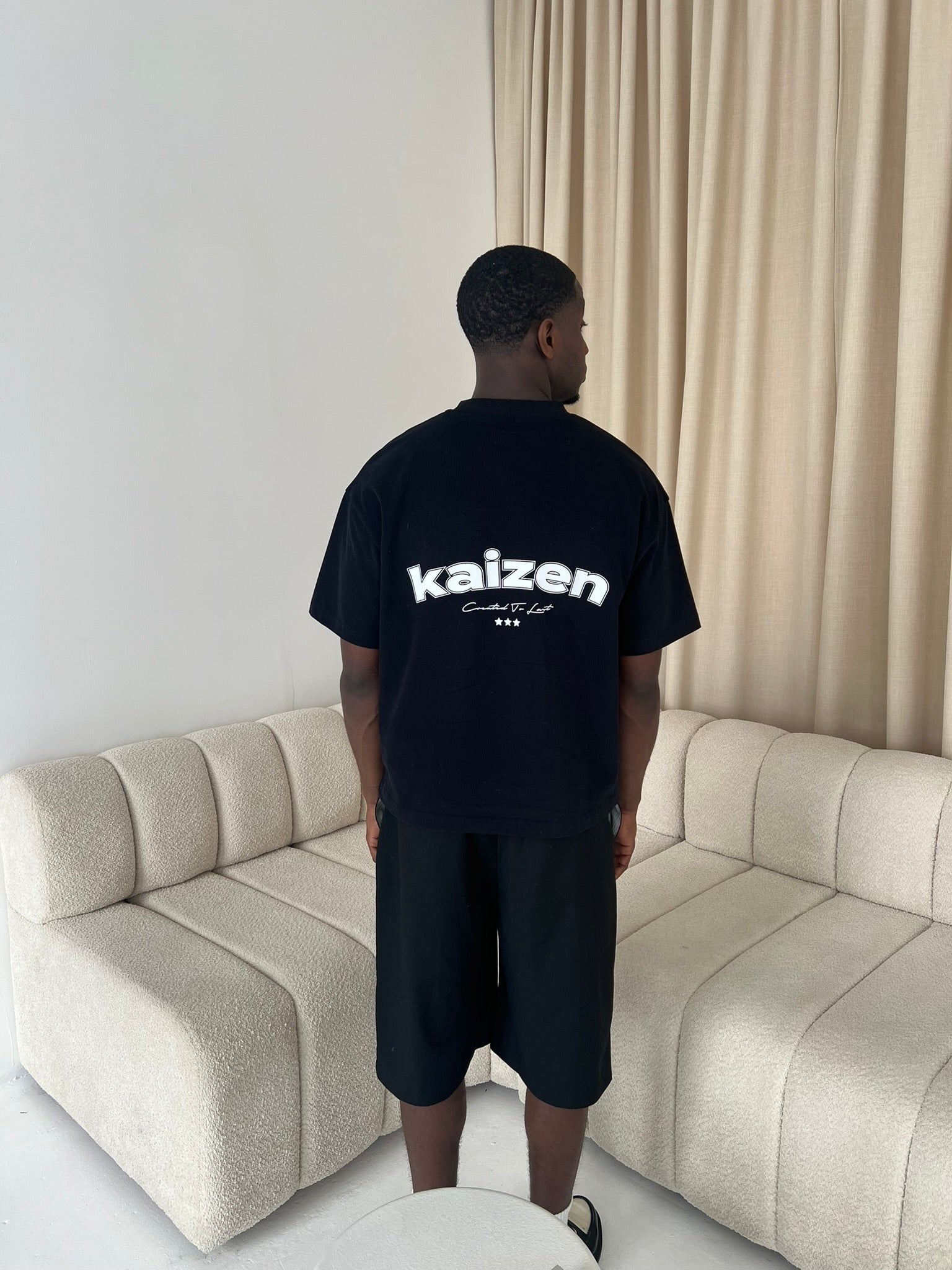 Model view of Kaizen Market Arch Tee Black T-shirt