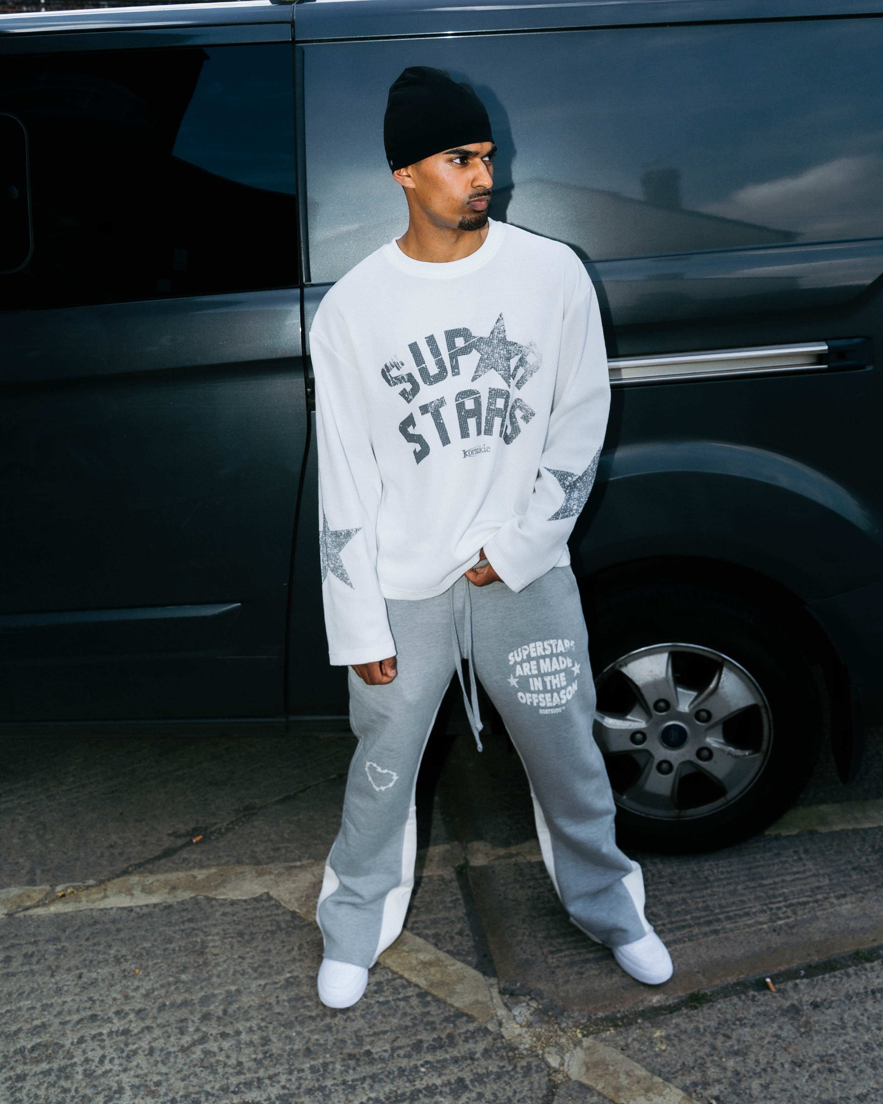 Model view of kortsiide Superstar Flared Marl Grey Sweatpants
