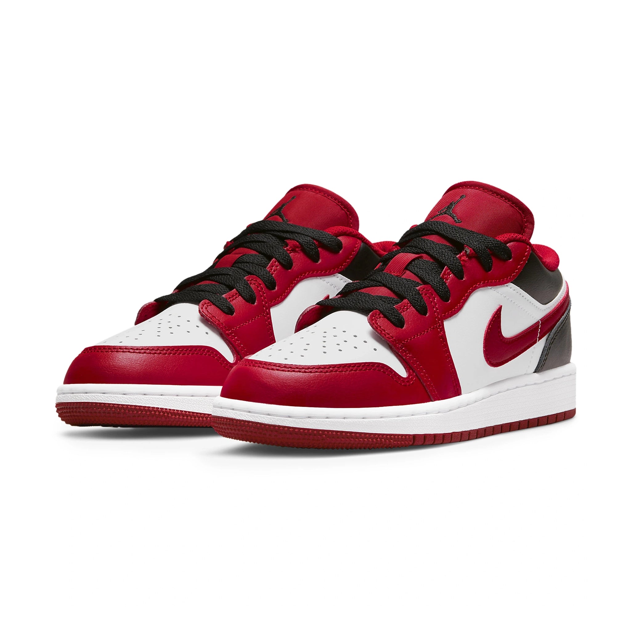 Front side view of Air Jordan 1 Low Bulls (GS)