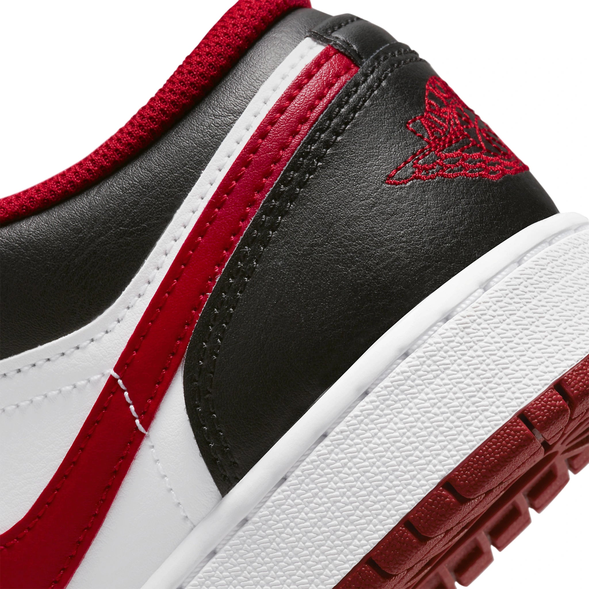 Heel view of Air Jordan 1 Low Bulls (GS)