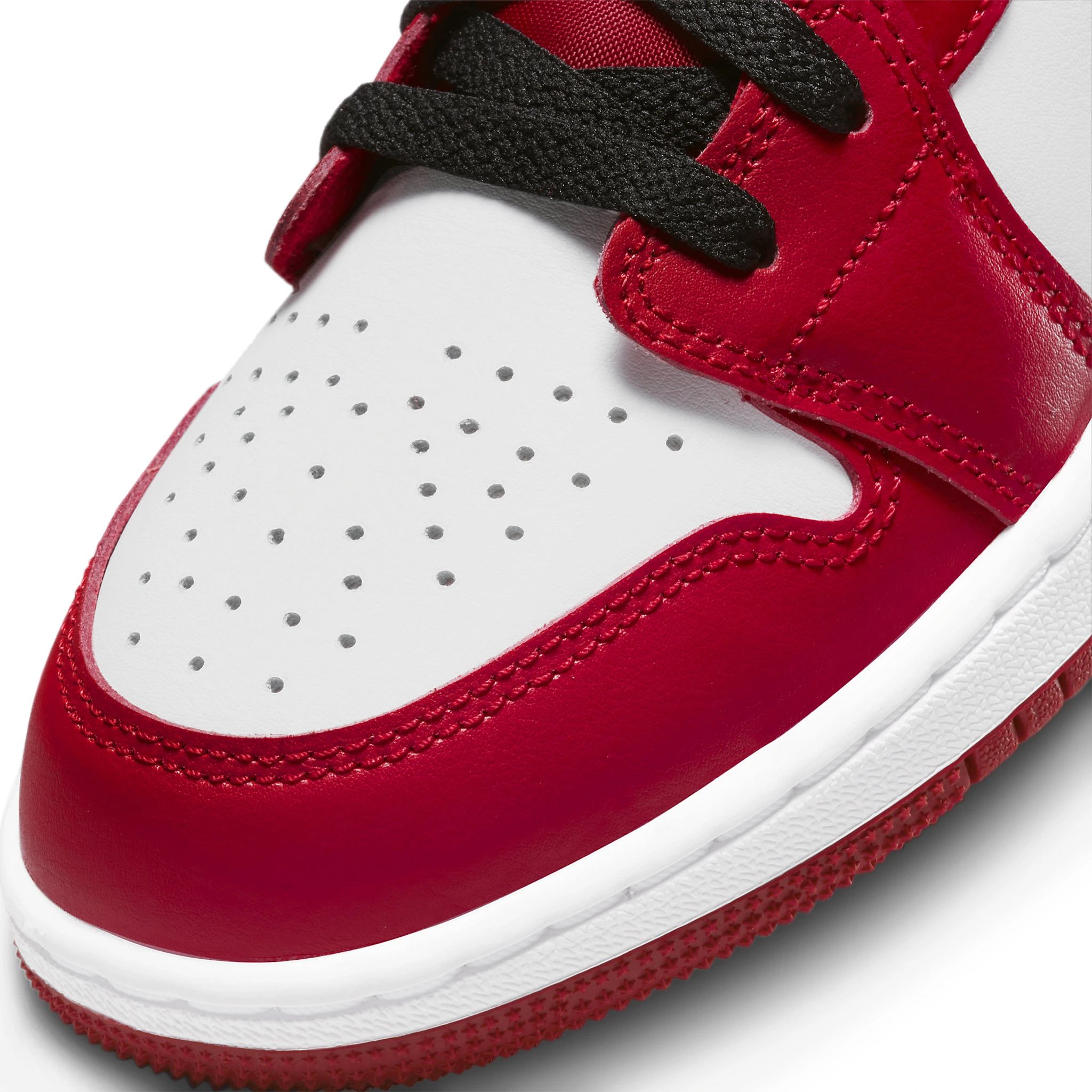 Toe box view of Air Jordan 1 Low Bulls (GS)