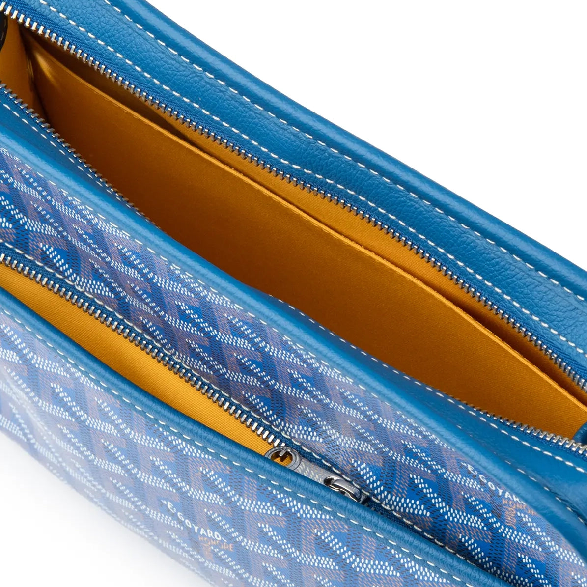 Top view of Goyard Jouvence MM Sky Blue Washbag