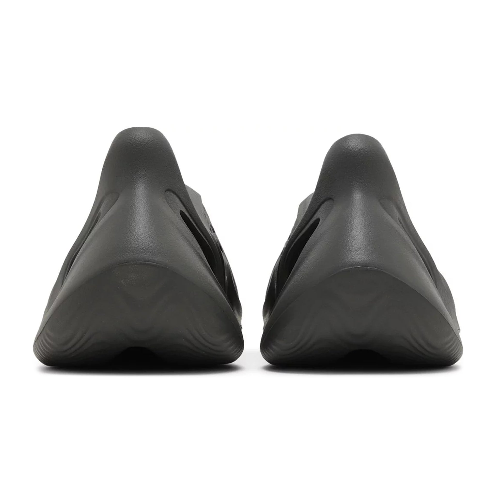 Back view of Adidas Yeezy Foam RNNR Carbon IG5349