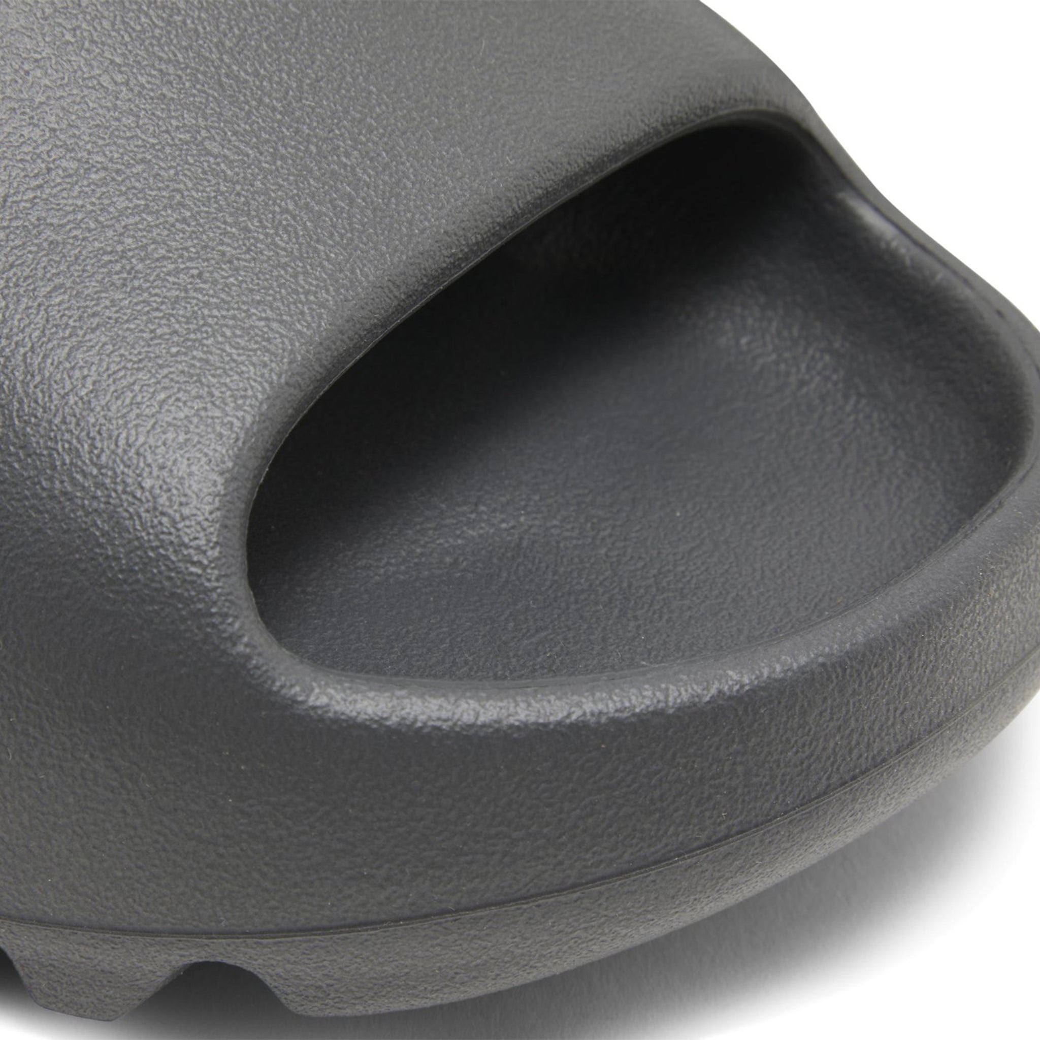 Toe view of Adidas Yeezy Slide Granite ID4132