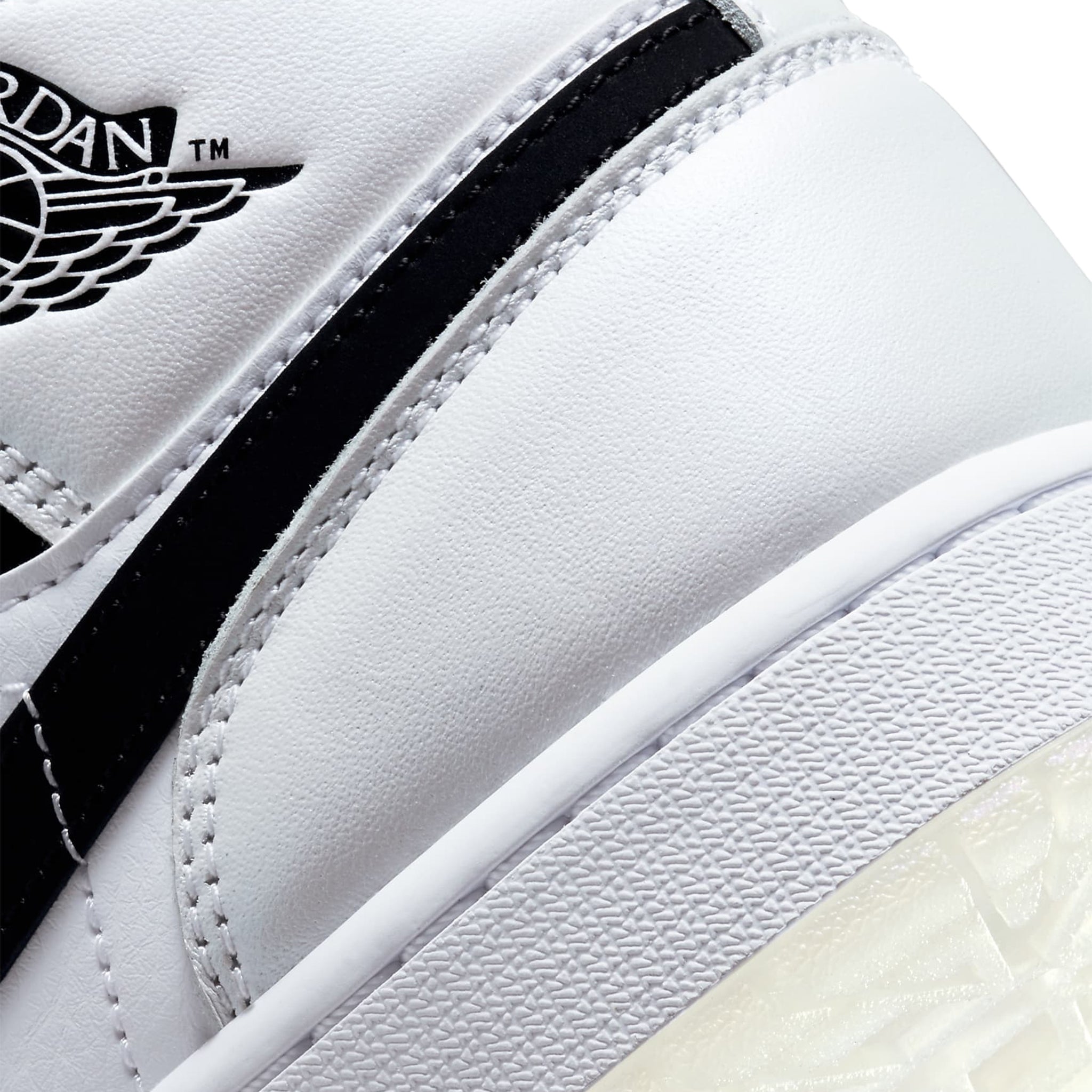 Logo view of Air Jordan 1 Mid Diamond Shorts DH6933-100