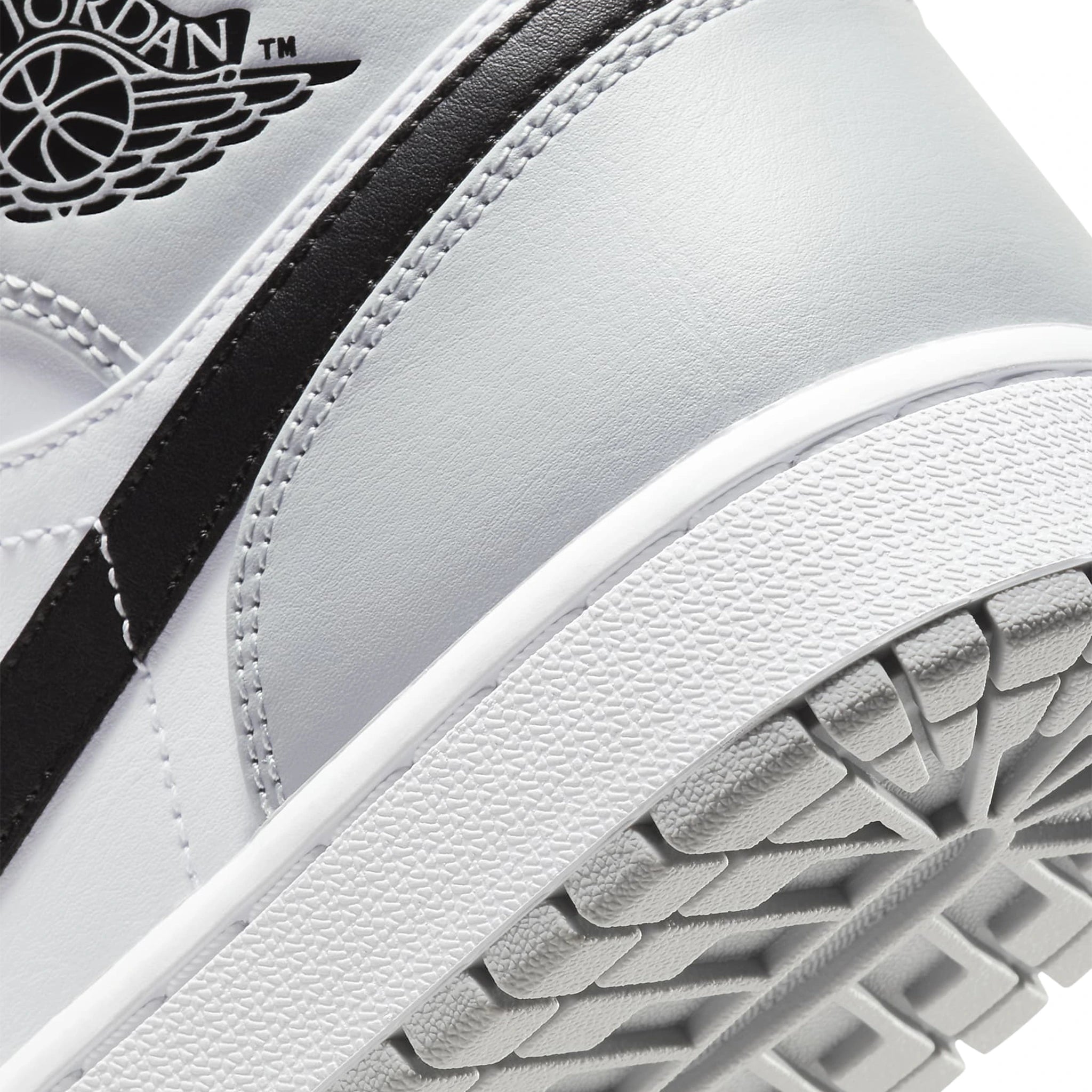 Heel view of Air Jordan 1 Mid Light Smoke Grey 554724-092