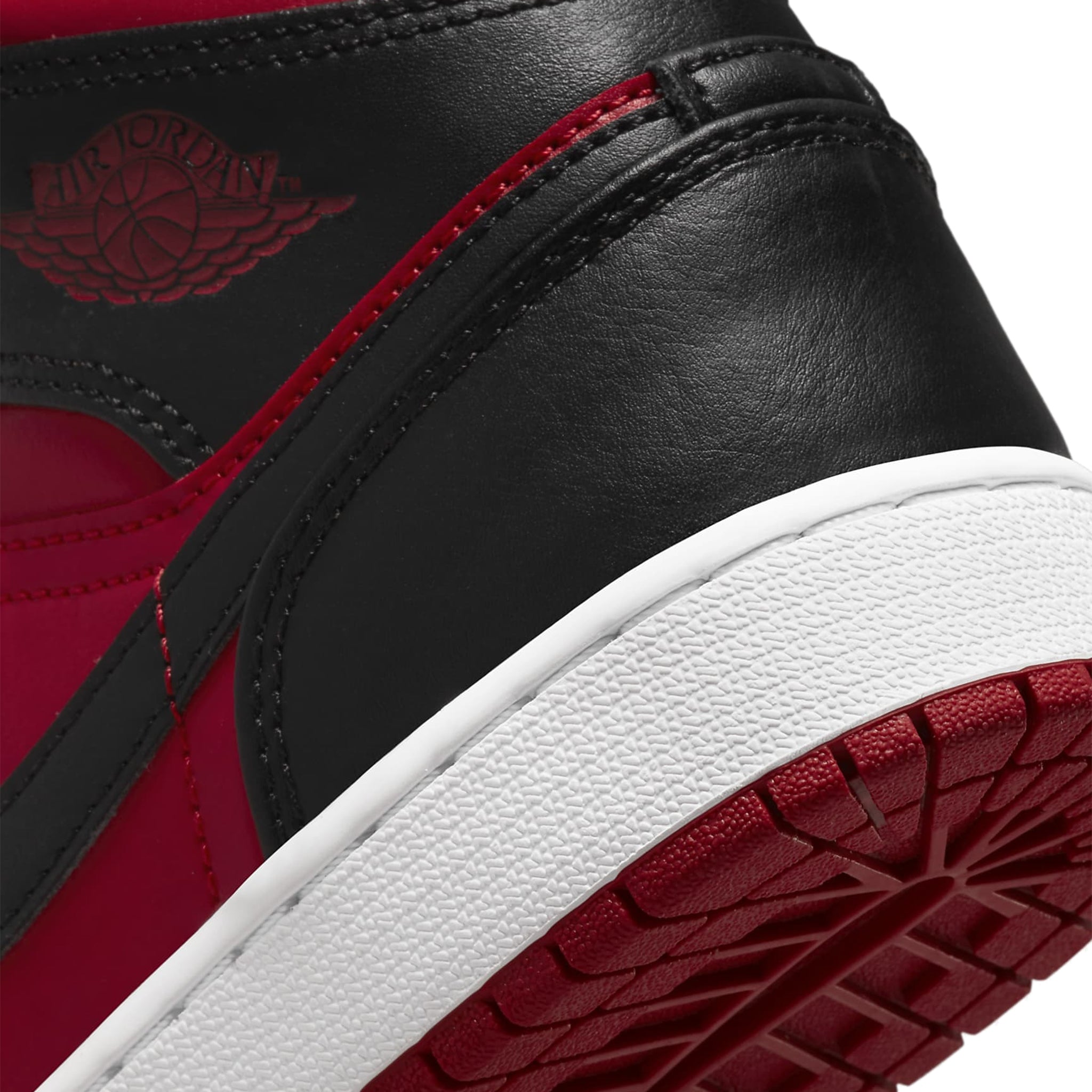 Logo view of Air Jordan 1 Mid Reverse Bred (GS) 554725-660