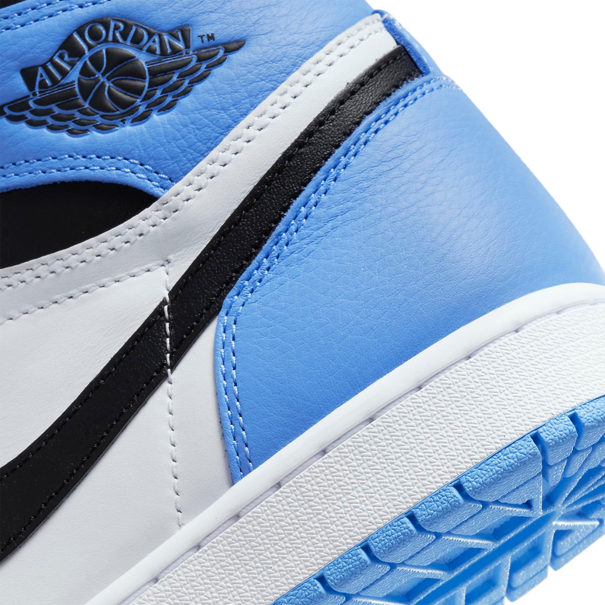 Wings view of Air Jordan 1 Retro High OG UNC Toe DZ5485-400