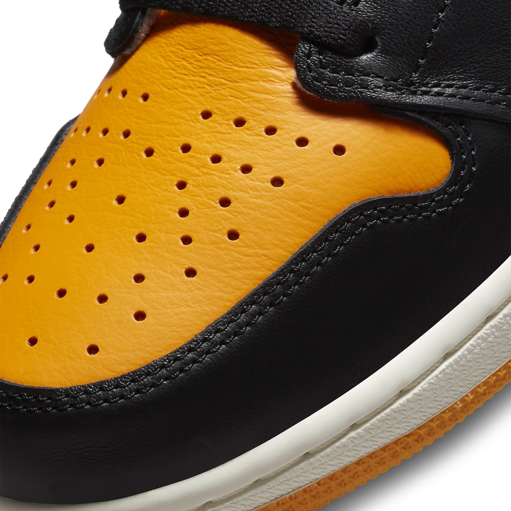 Toe box view of Air Jordan 1 Retro High OG Yellow Toe Taxi 555088-711