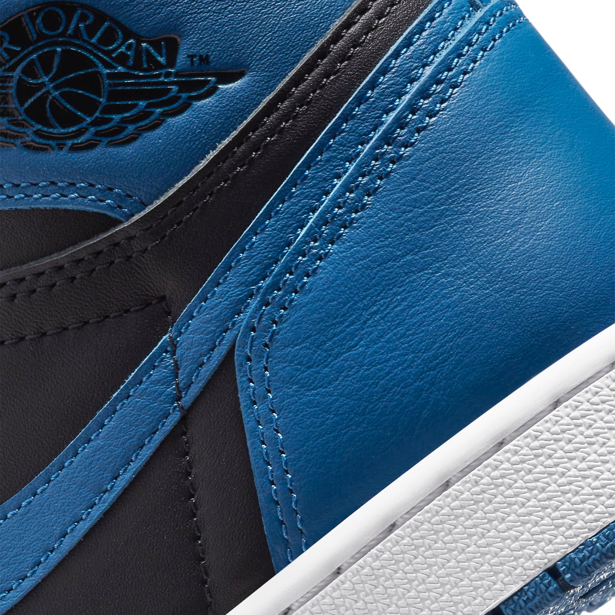 Heel view of Air Jordan 1 Retro OG Dark Marina Blue 555088-404