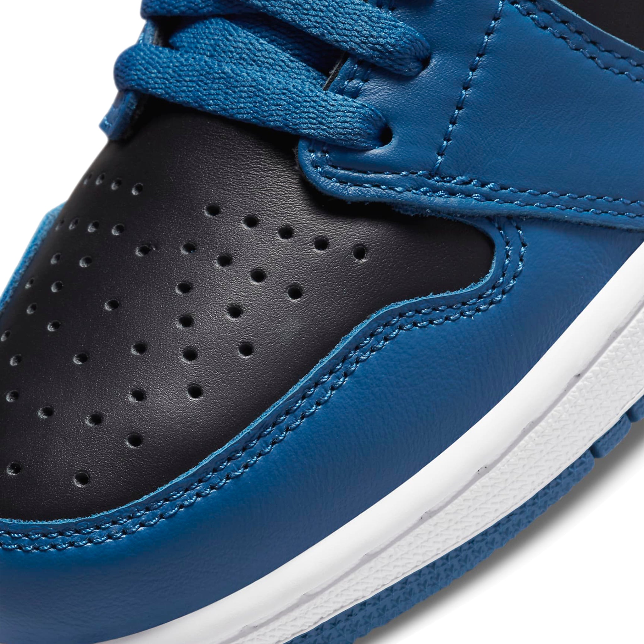 Toe box view of Air Jordan 1 Retro OG Dark Marina Blue 555088-404