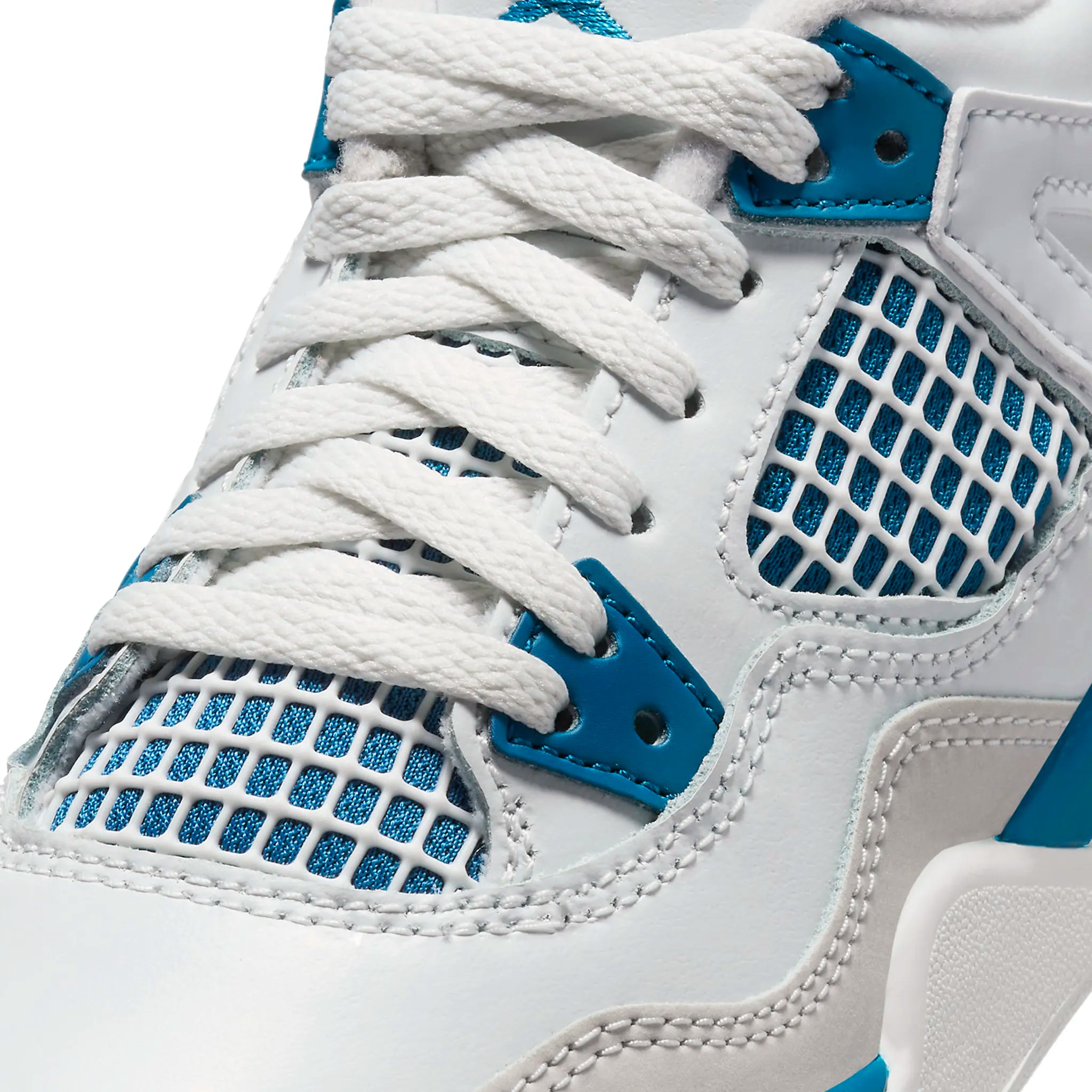 Detail view of Air Jordan 4 Retro Military Blue (PS) BQ7669-141