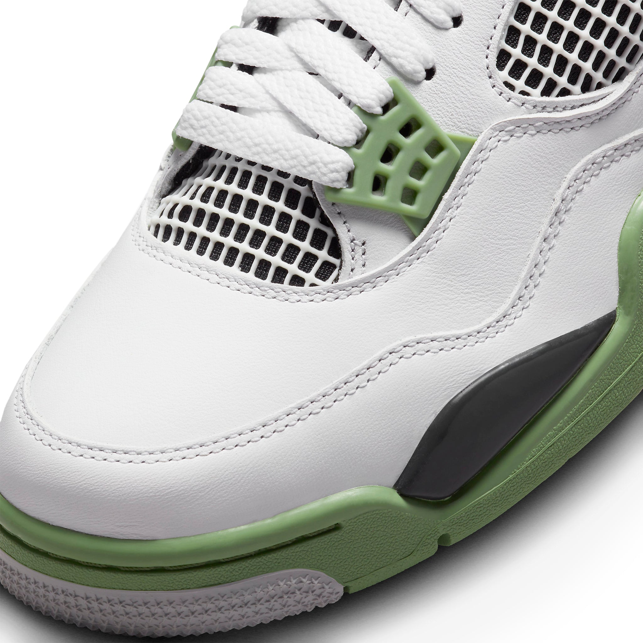 Toe box view of Air Jordan 4 Retro Seafoam (W) AQ9129-103