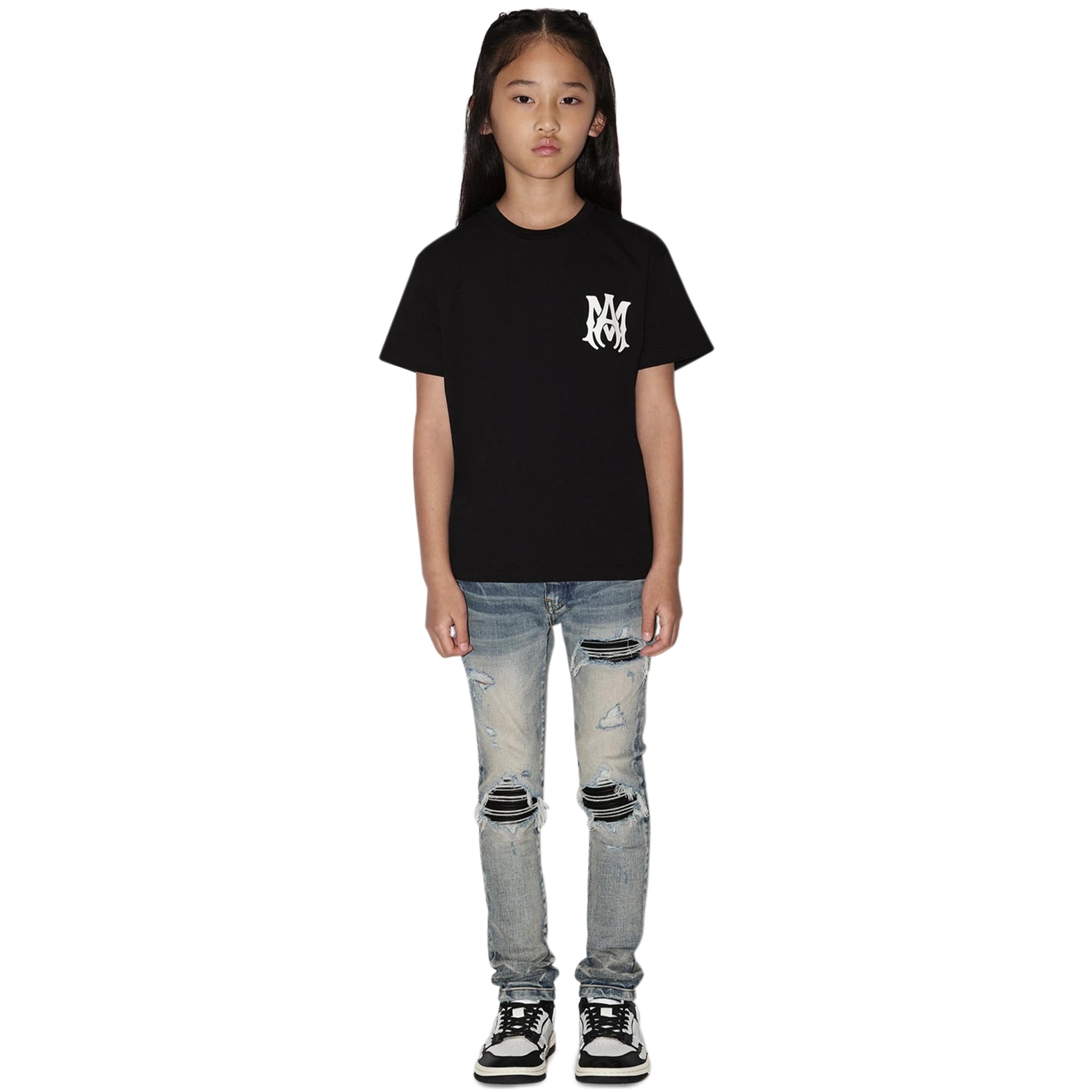 Model fromt view of Amiri Kids MA Black T Shirt PS22KJL021-001