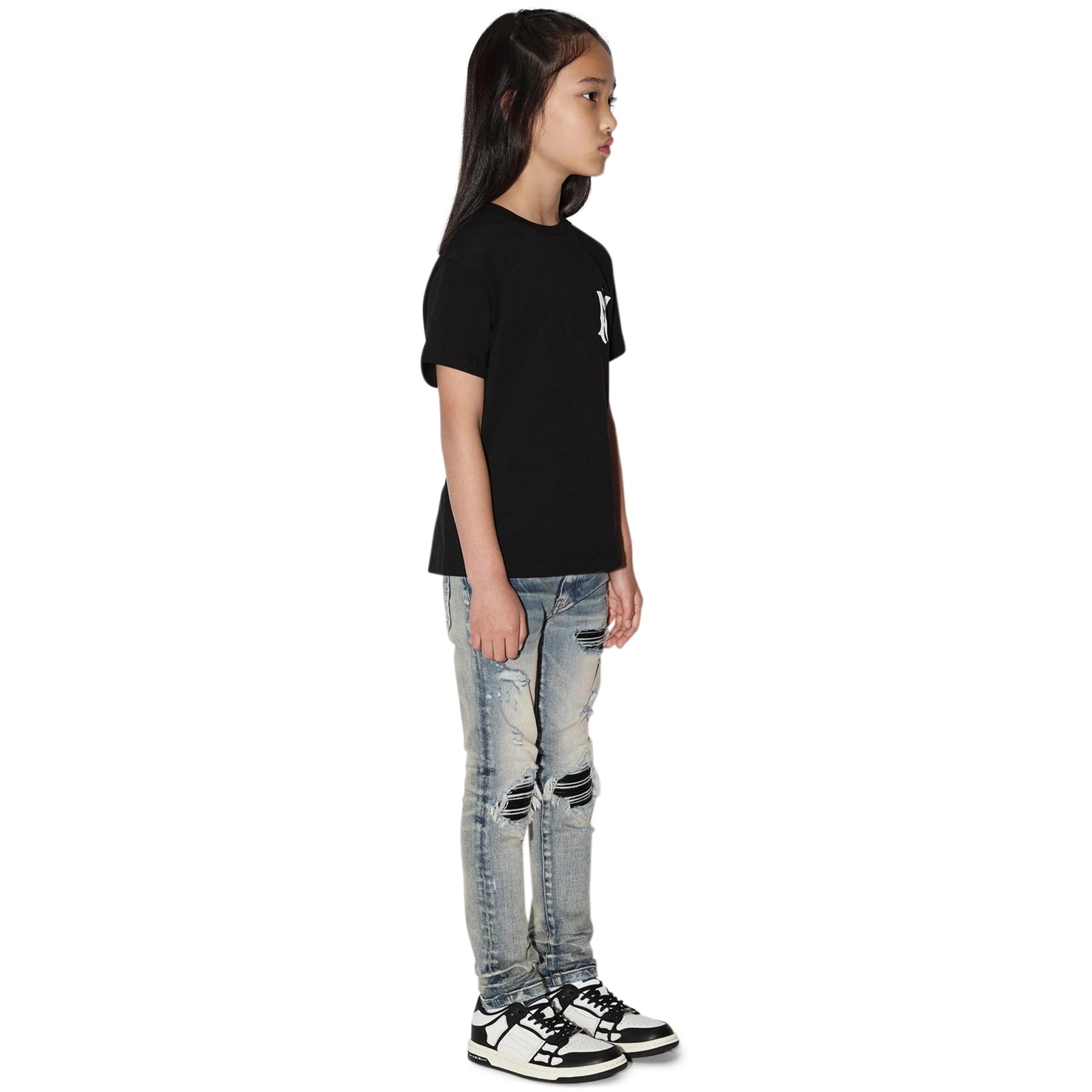 Model side view of Amiri Kids MA Black T Shirt PS22KJL021-001