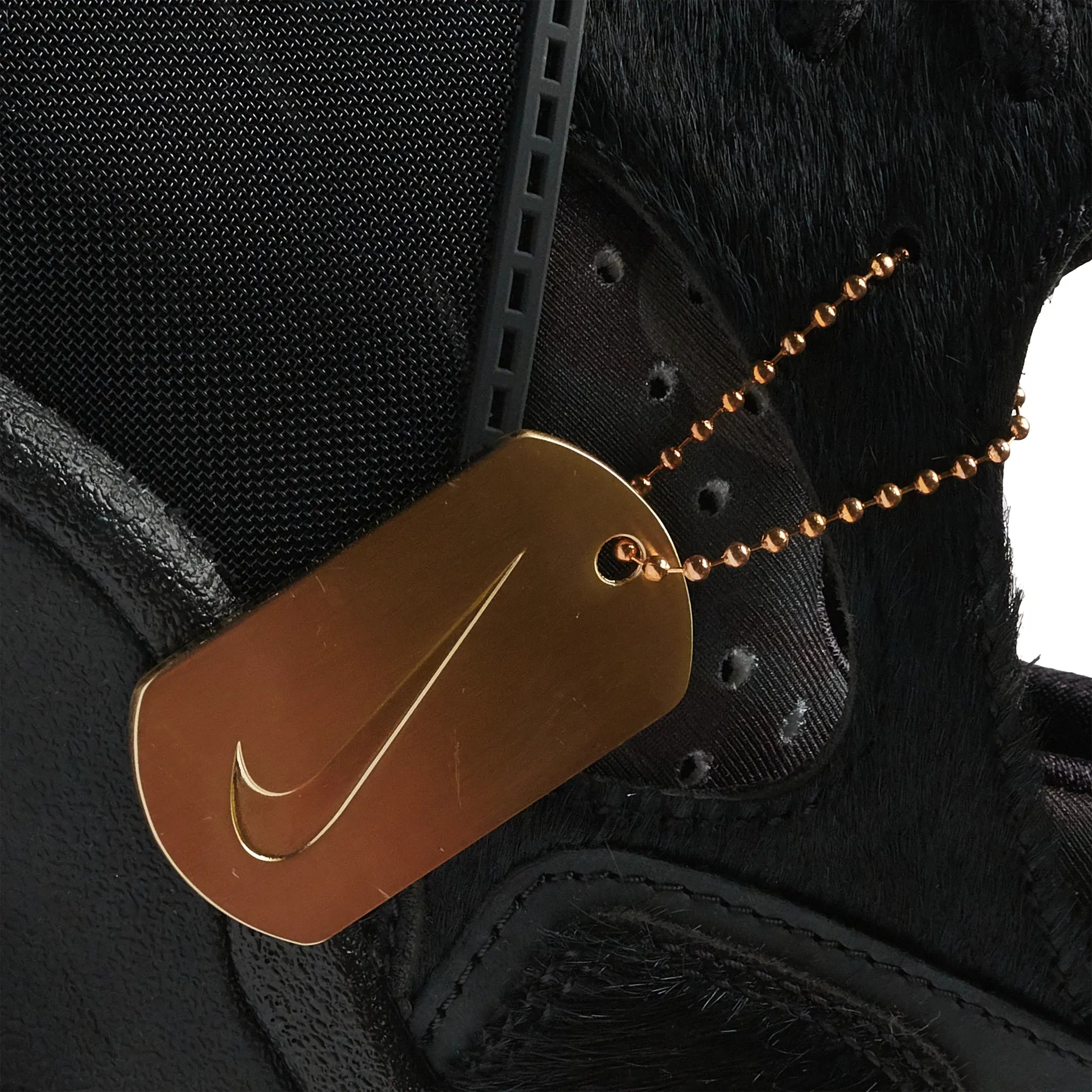 Detail view of Corteiz x Nike Air Huarache Onyx FQ8793-003