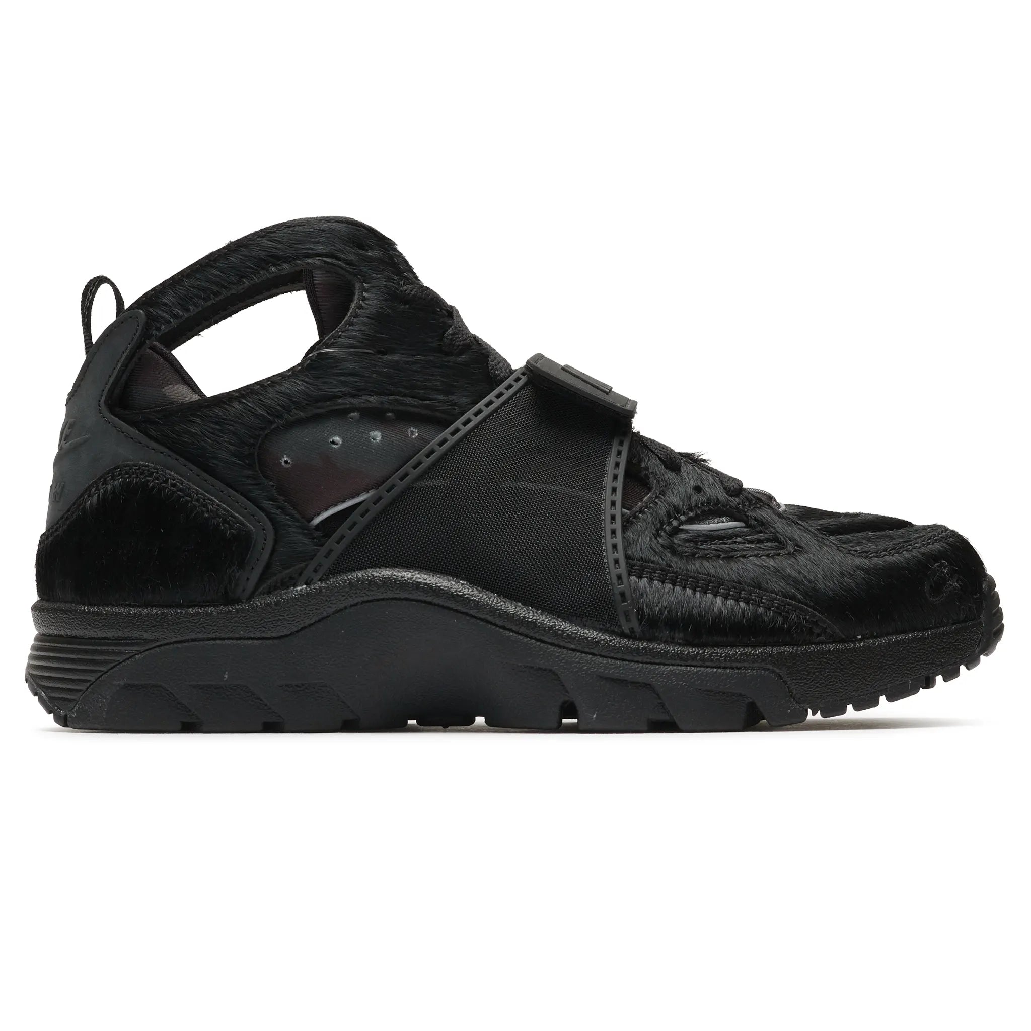 Side view of Corteiz x Nike Air Huarache Onyx FQ8793-003