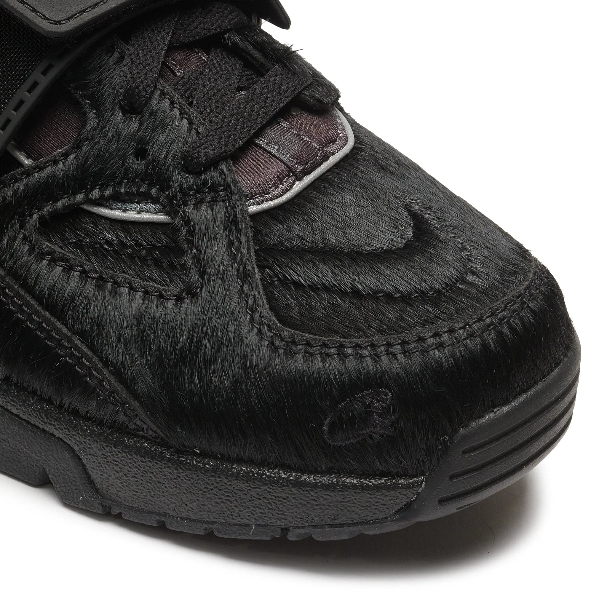 Detail view of Corteiz x Nike Air Huarache Onyx FQ8793-003