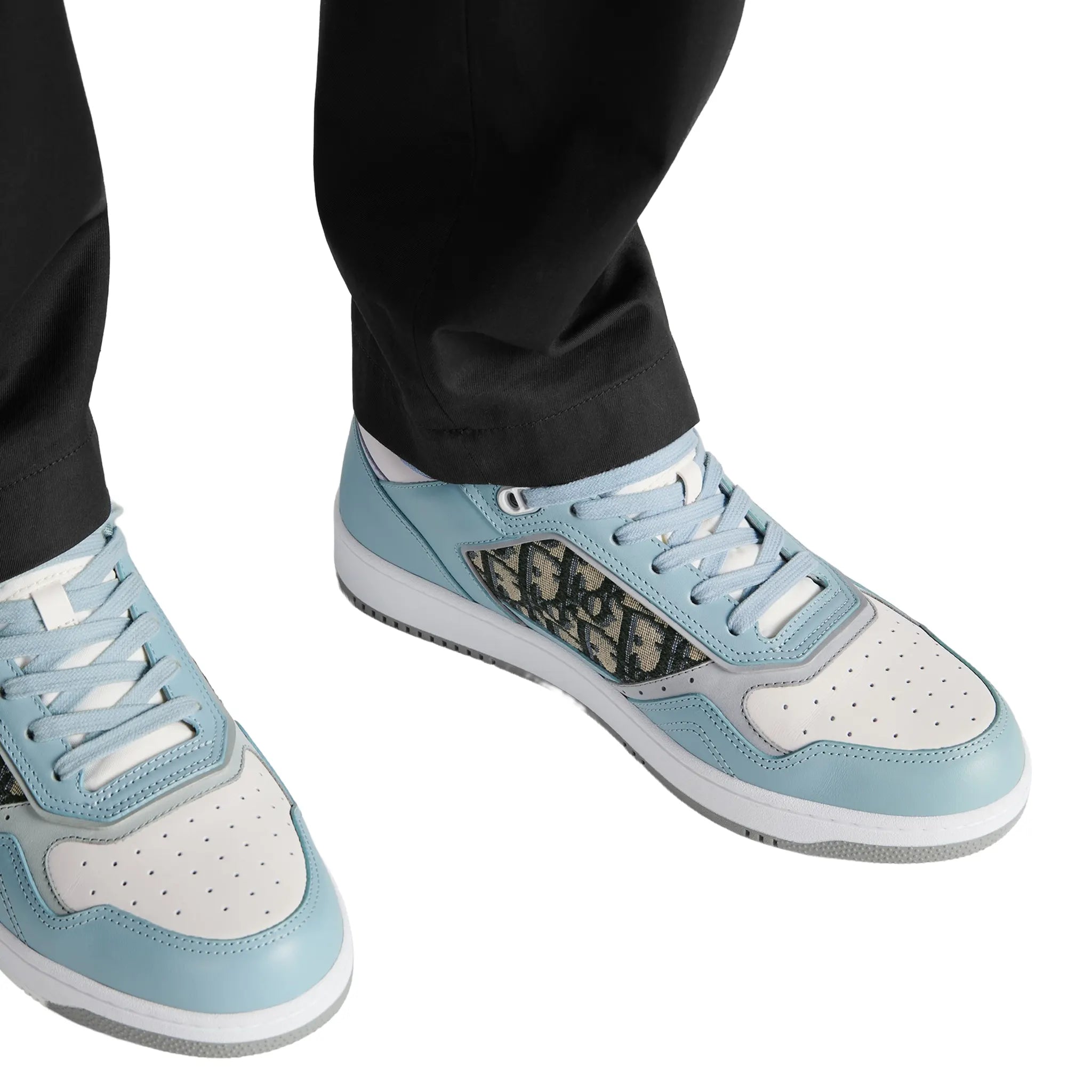 Model Wear Full View of Dior B27 Oblique Light Blue White Low Top Sneaker 3SN272ZIR H526