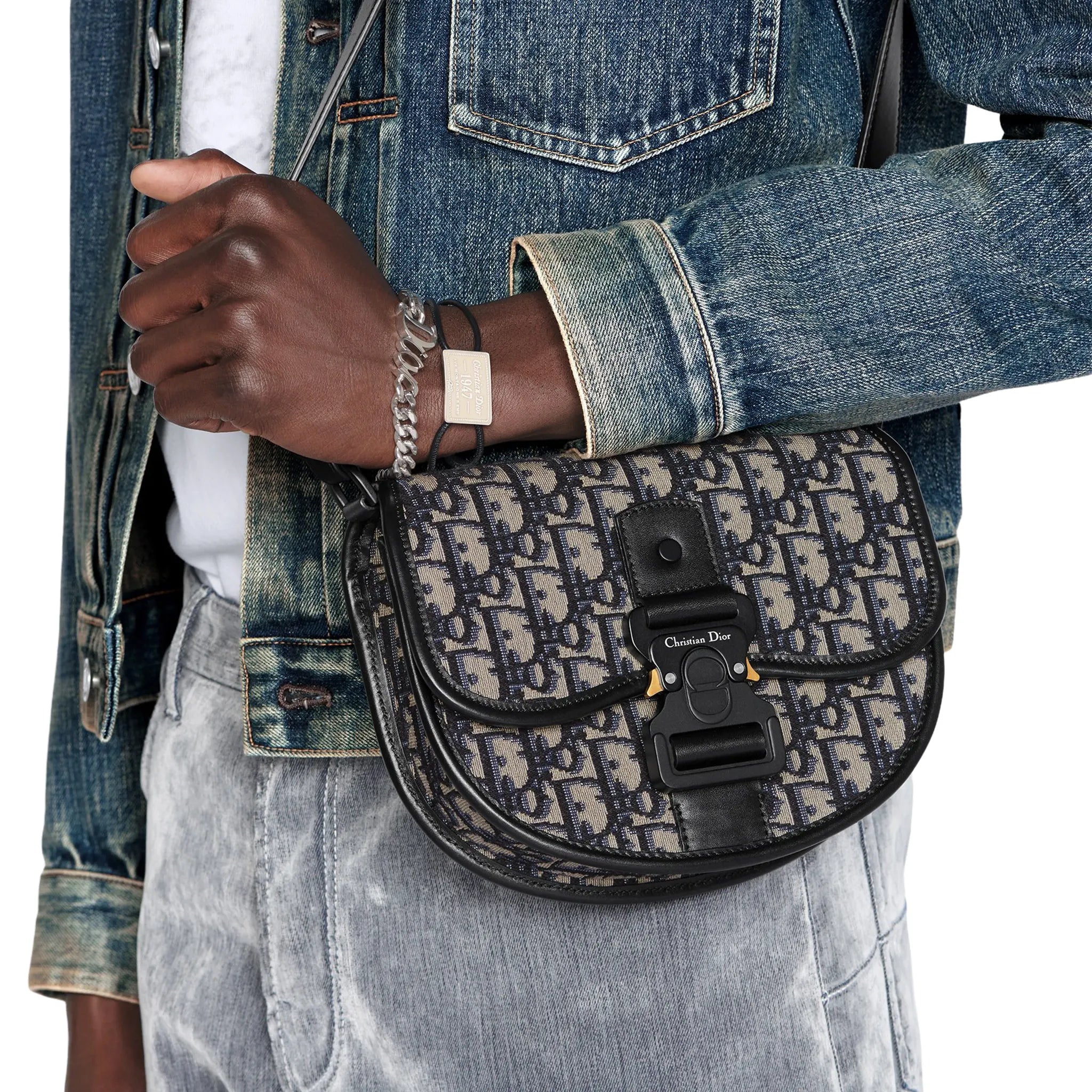 Model View of dior oblique jacquard mini gallop beige bag with strap 1adpo033yky_h27e