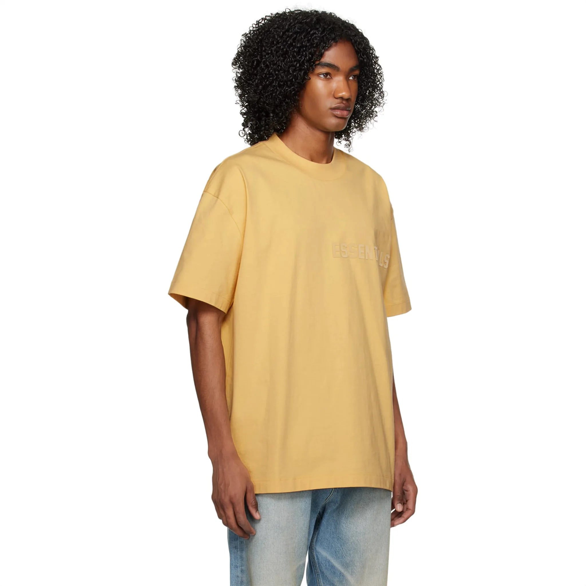 Model front view of Prada straight fit Shirt lange Essentials SS Light Tuscan T Shirt lange (SS23)