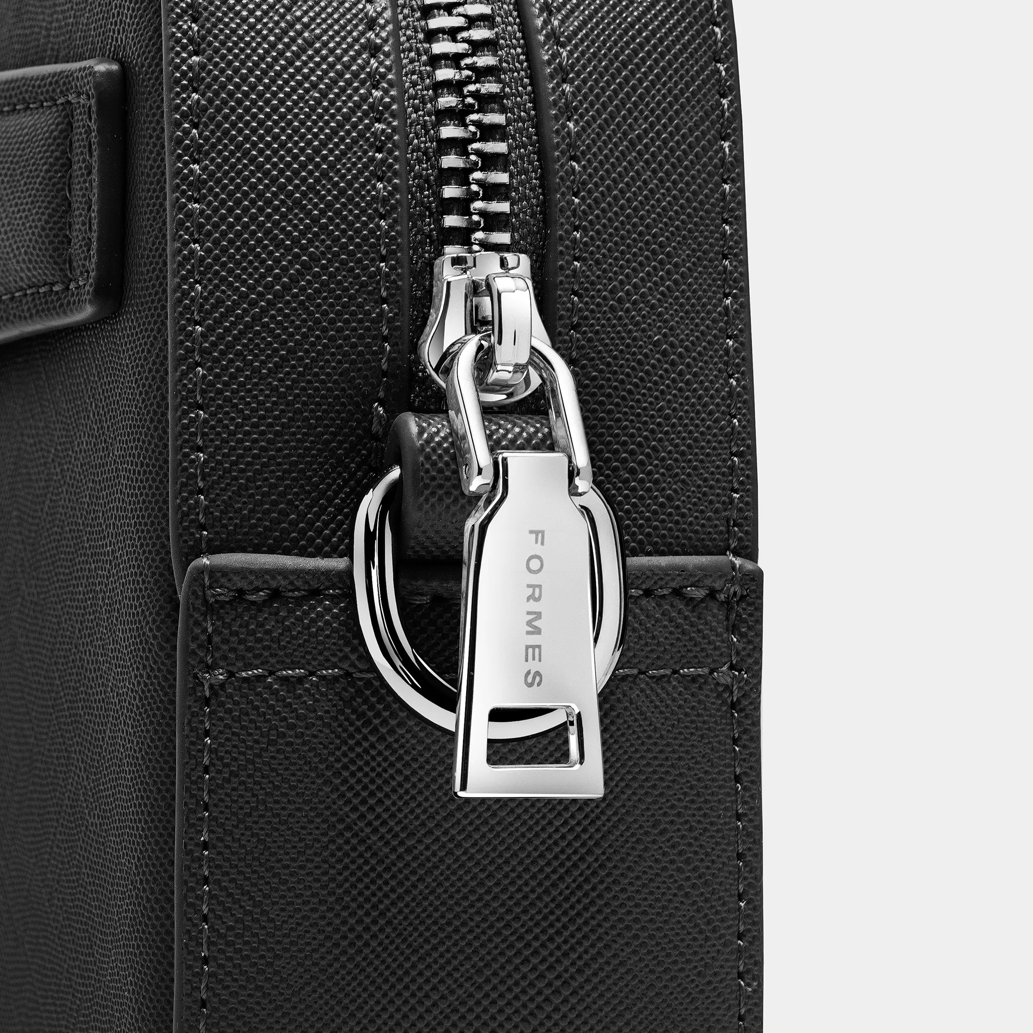 Detailed Zip View of Formes Adapt Nero Mini Crossbody Bag