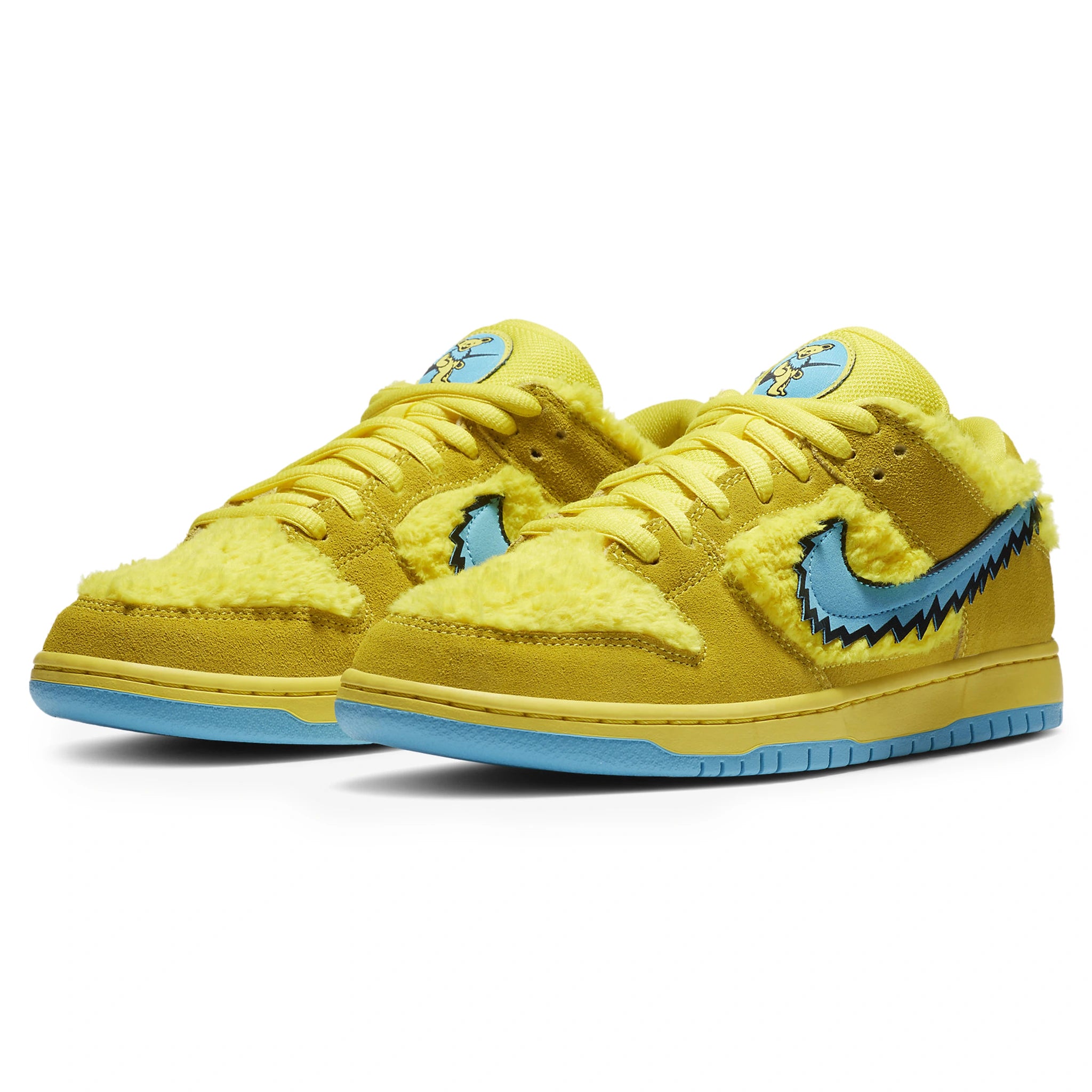Front side view of Grateful Dead X Nike SB Dunk Low Yellow Bear CJ5378-700