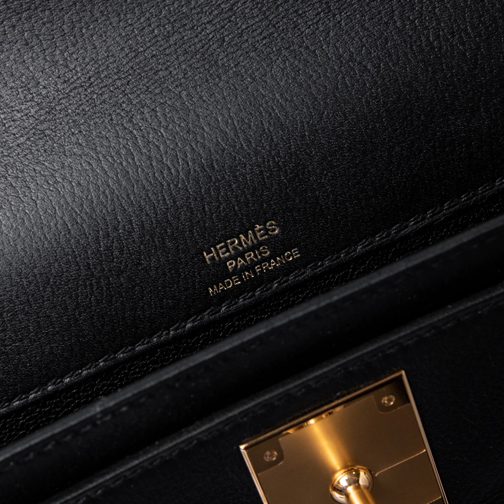 Detailed View of Hermes Kelly Depeches 25 Evercolor Black Gold Hardware H078398CC89