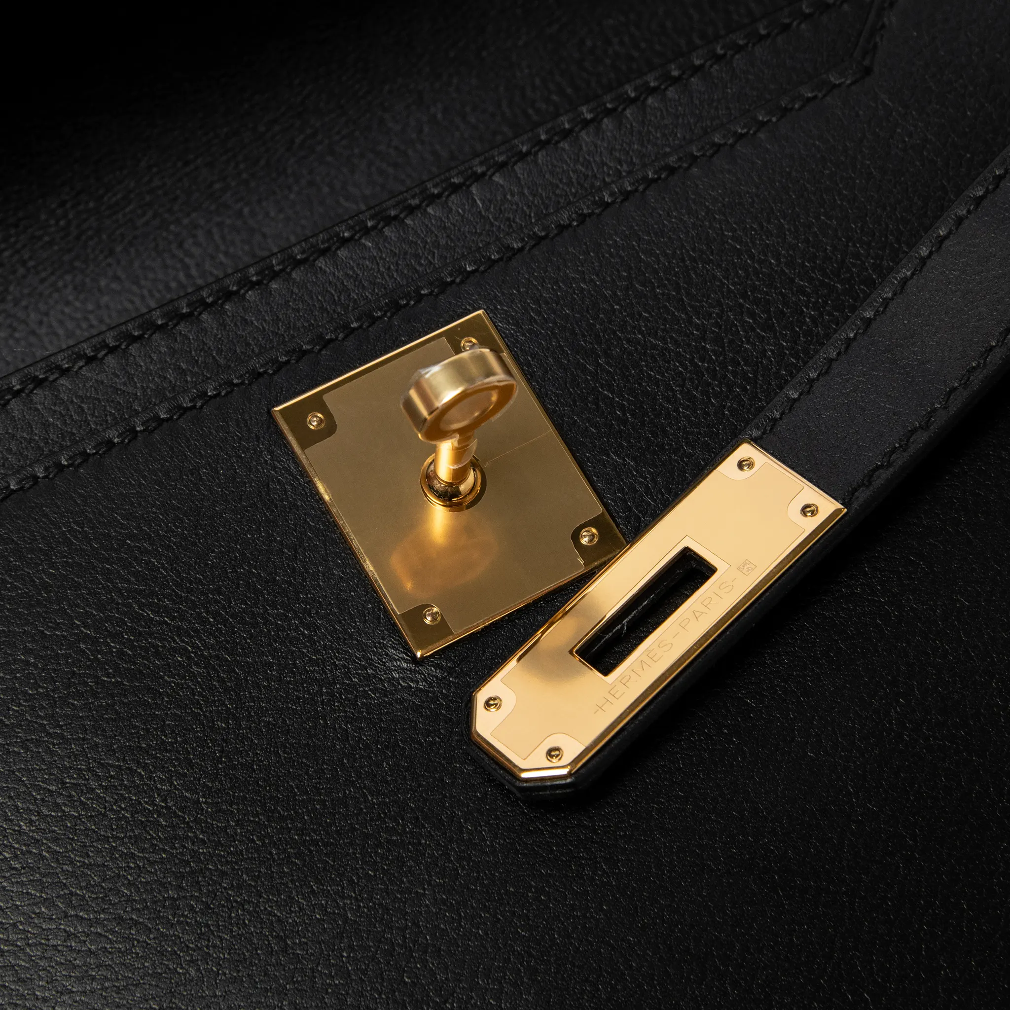 Detailed View of Hermes Kelly Depeches 25 Evercolor Black Gold Hardware H078398CC89