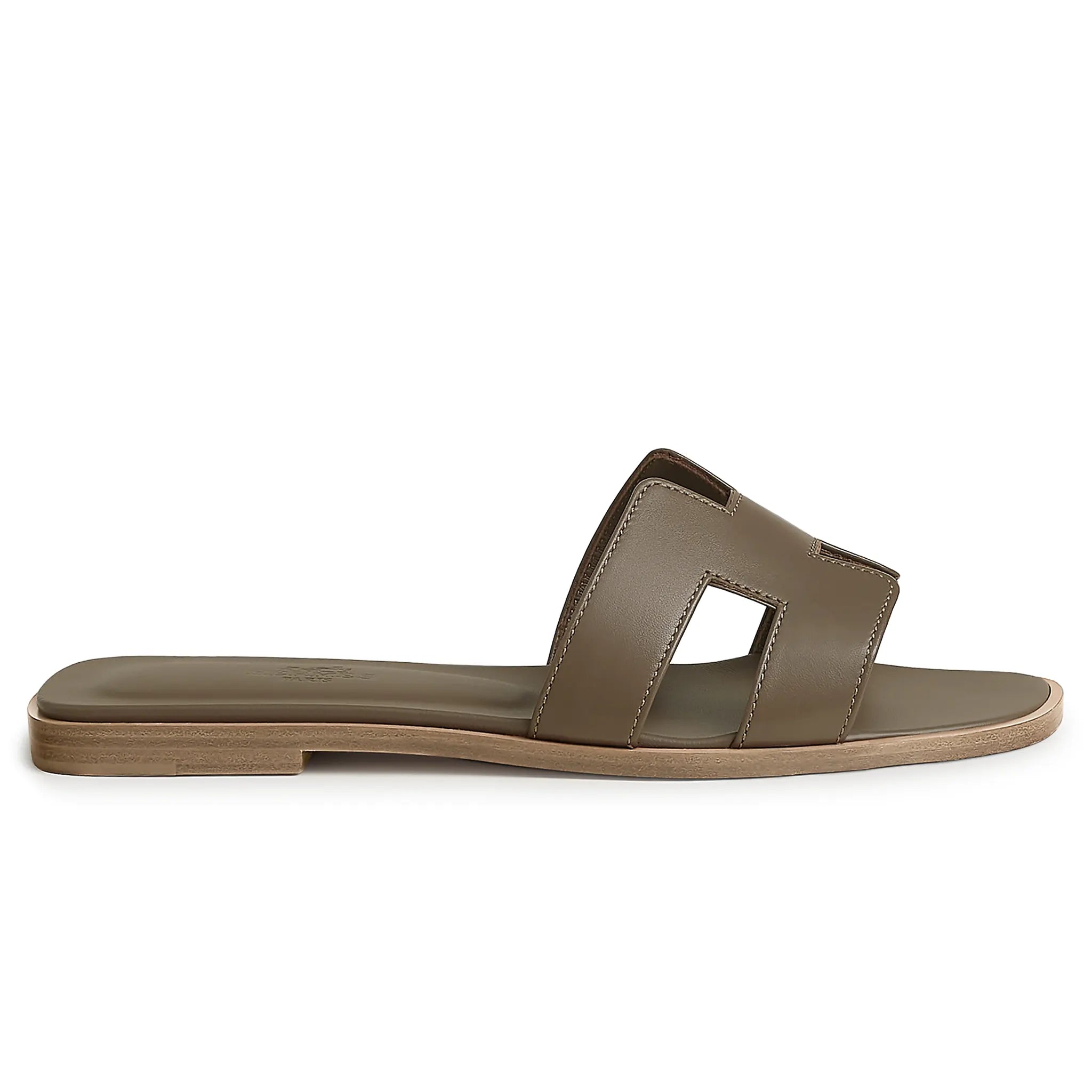 Side View of Hermès Paris Oran Étoupe Sandal H202272Z X3385