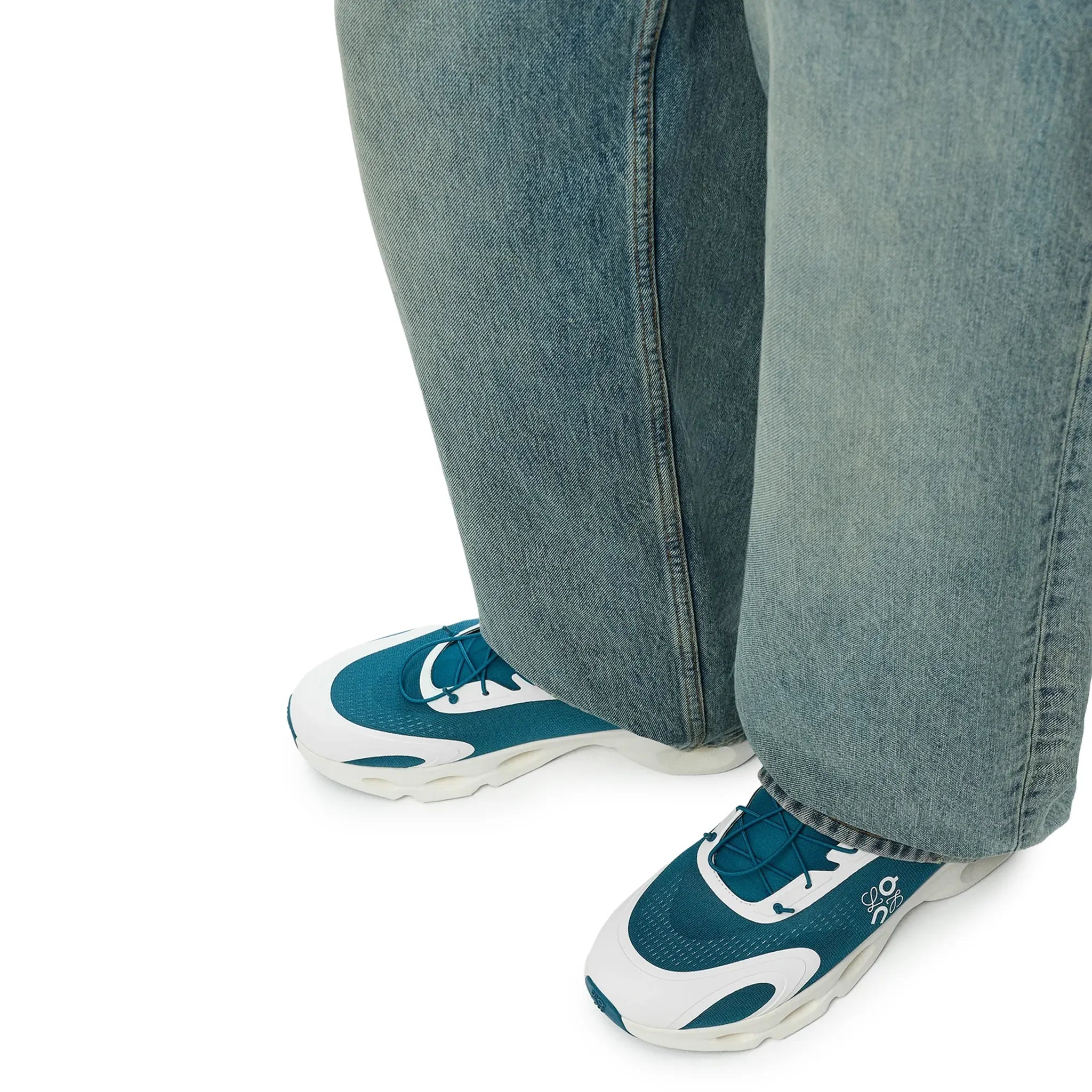 Model View of Loewe x On Running Cloudsolo Eggshell Teal M929282X41
