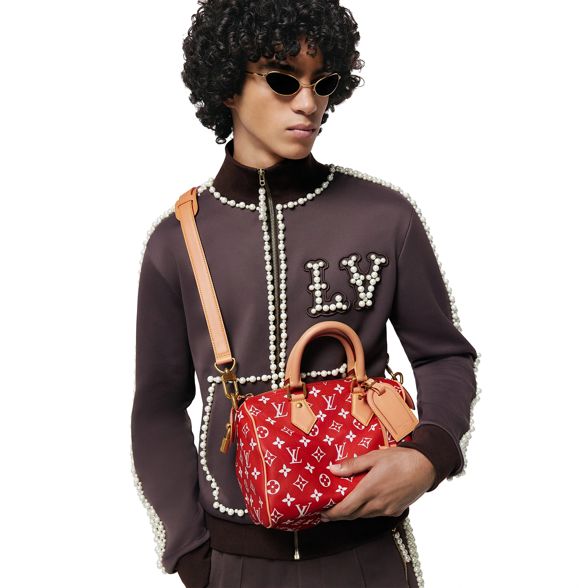 Model front view of Louis Vuitton Monogram Speedy P9 Red Bandoulière 25 NVPROD4900031V