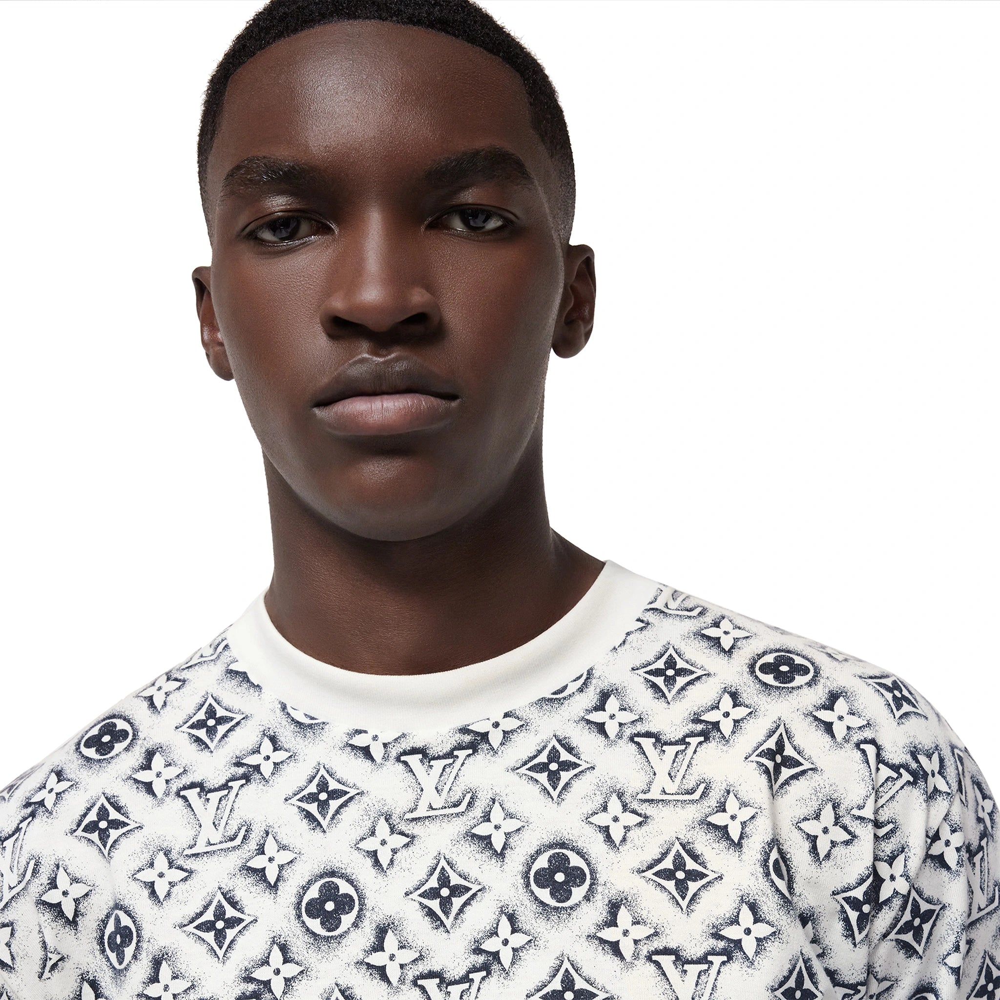 Detail view of Louis Vuitton Monogram White Deep Black T Shirt NVPROD4330255V