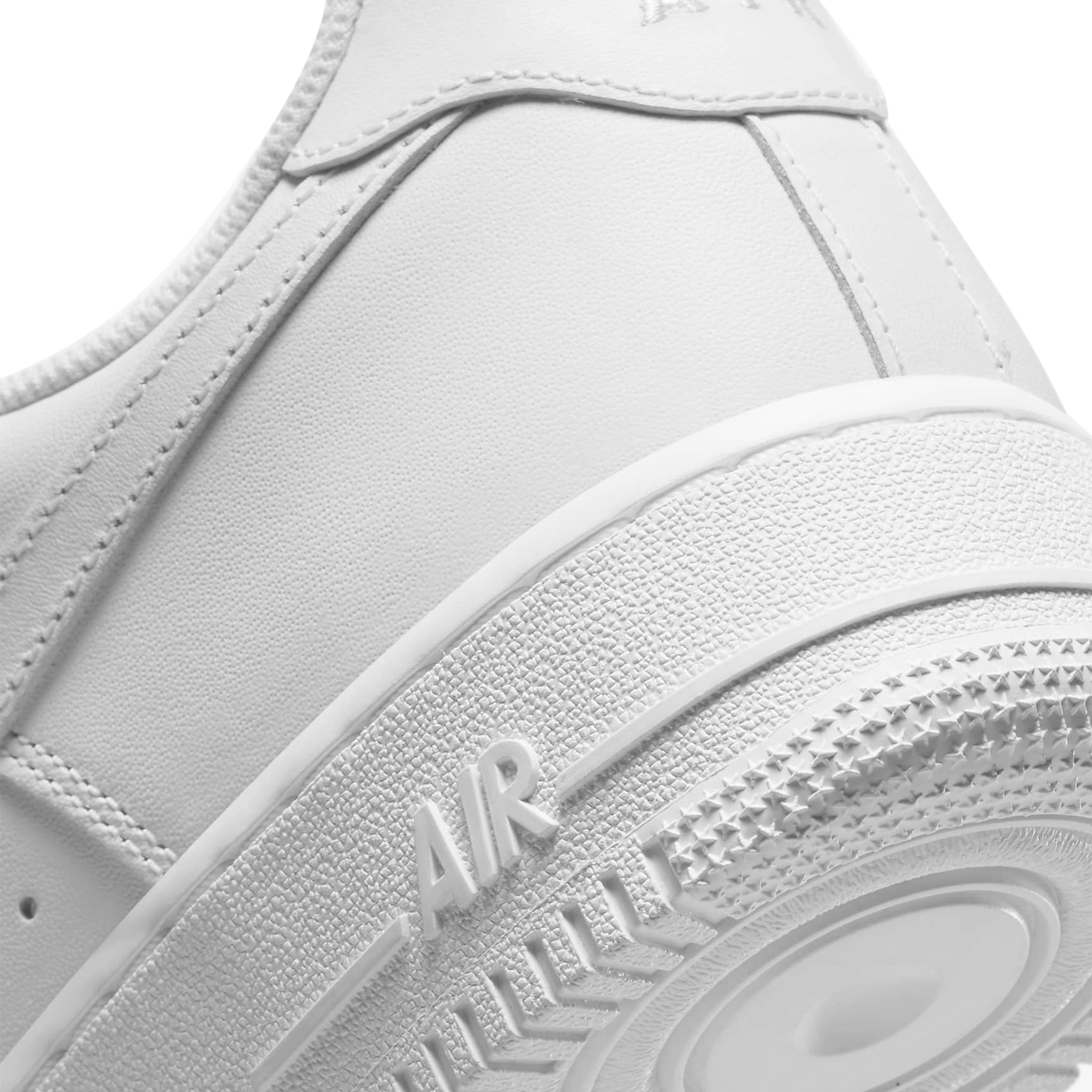 Heel view of Nike Air Force 1 Low '07 White