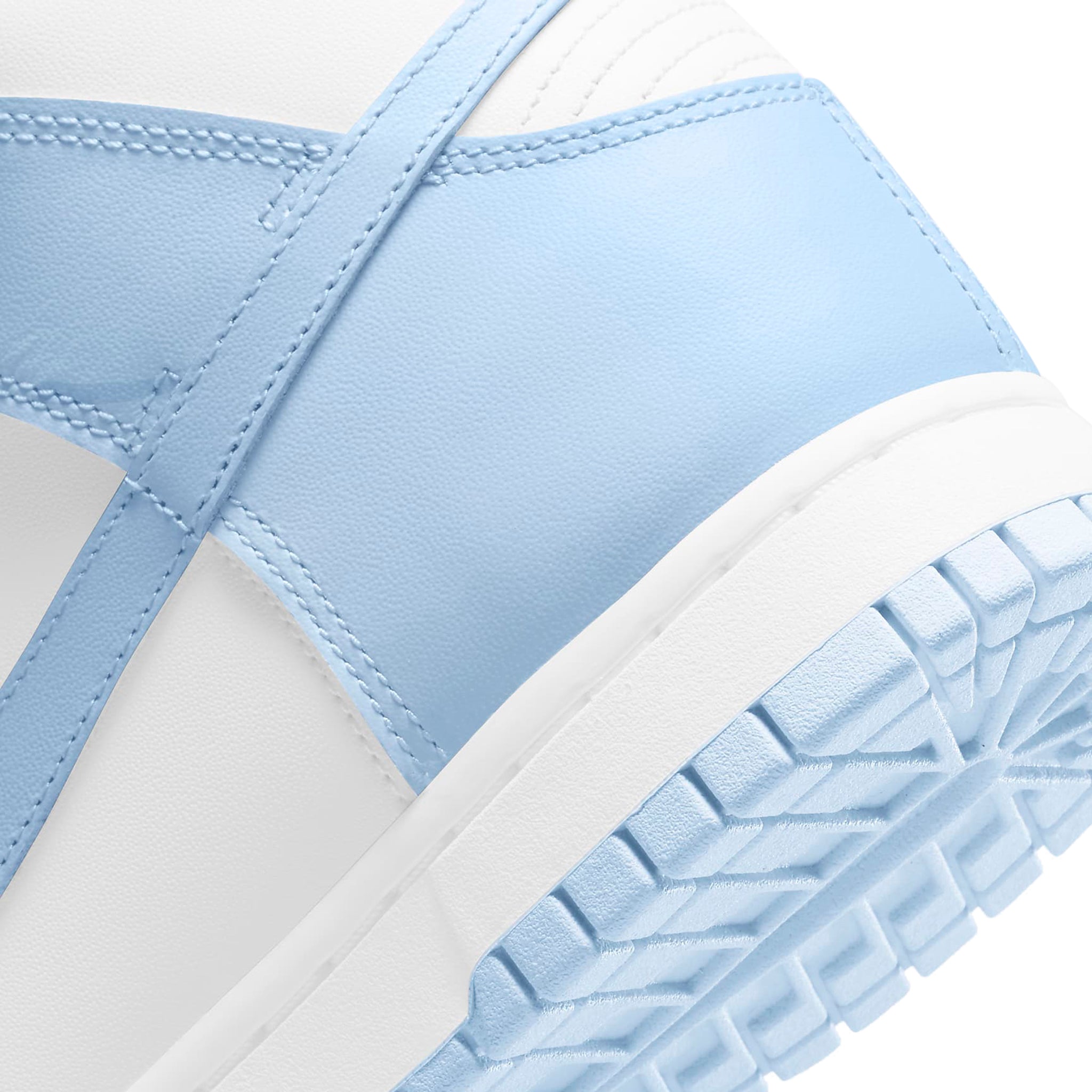 Back view of Nike Dunk High Aluminum (W) DD1869-107