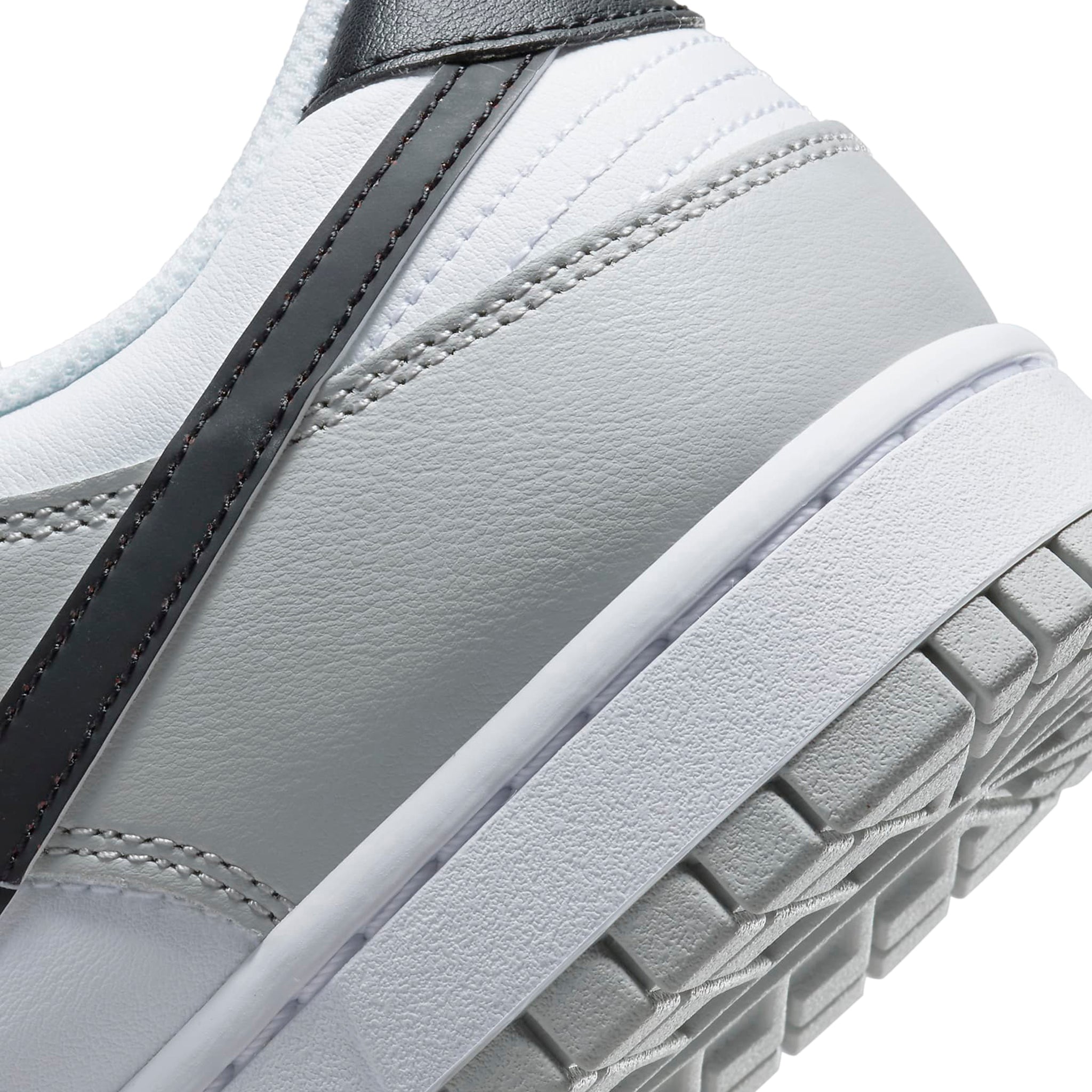 Back view of Nike Dunk Low SE Jackpot DR9654-001