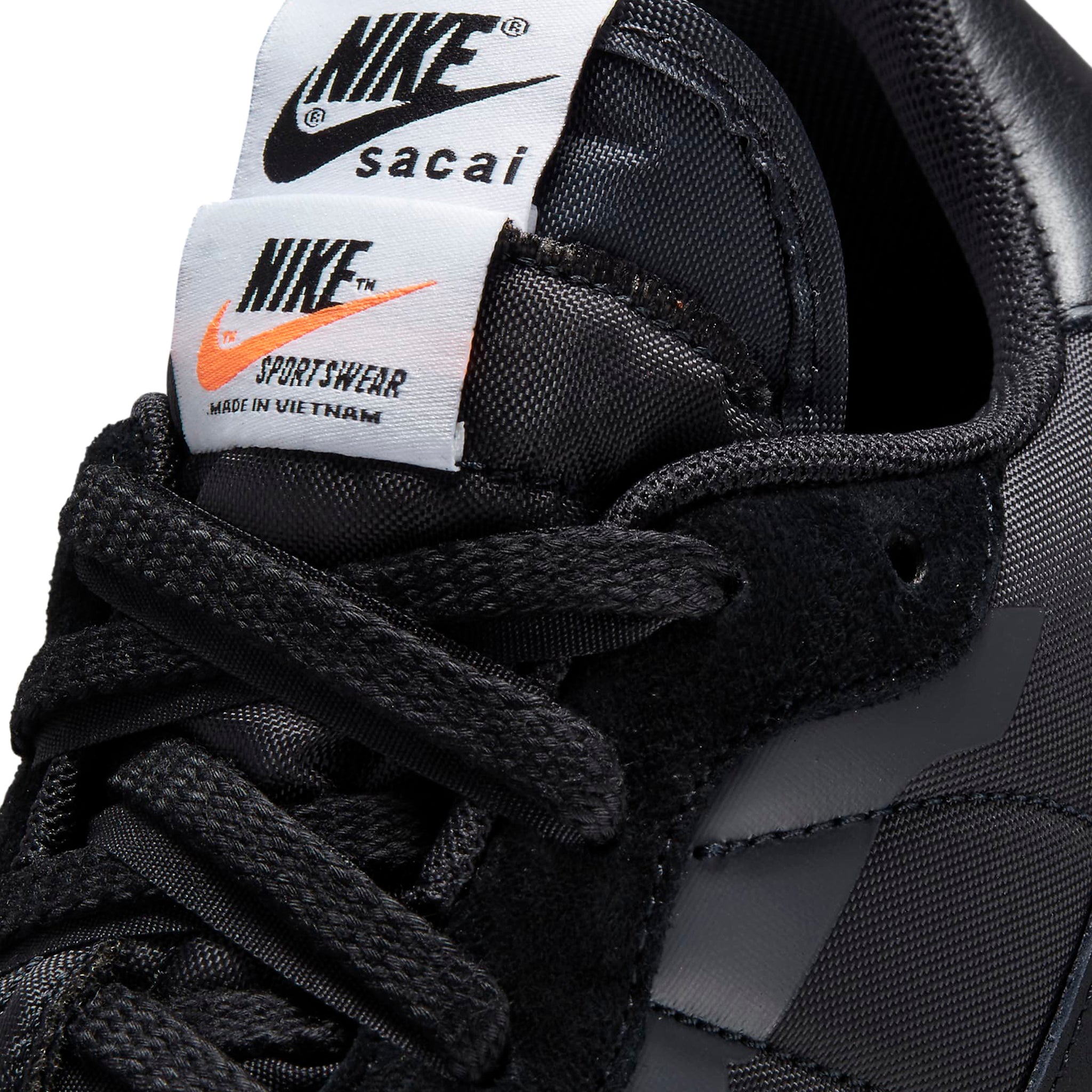 nike x sacai vaporwaffle black gum sneaker dd1875 001 logo