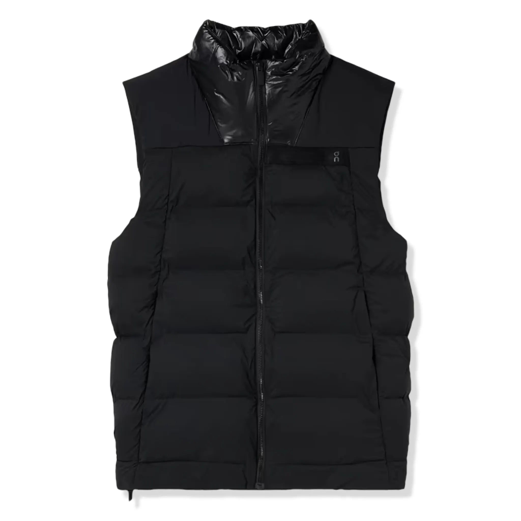 Front view of On Running Challenger Black Vest 1MD30040553