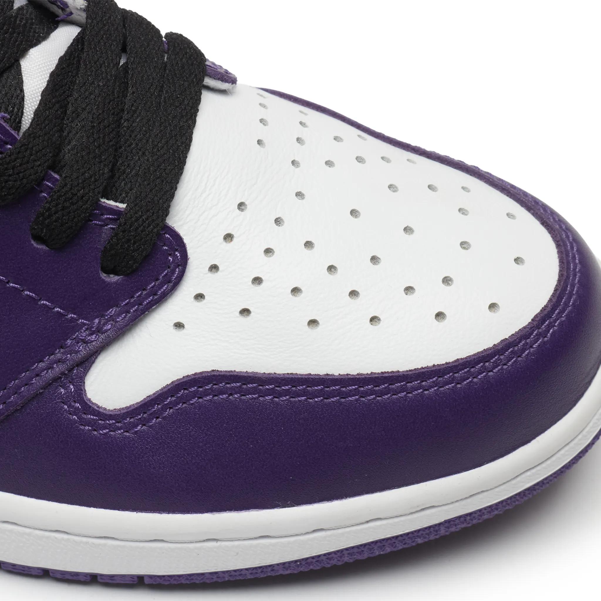 Detailde Front View of Preloved - Air Jordan 1 Retro High Court Purple White 555088-500