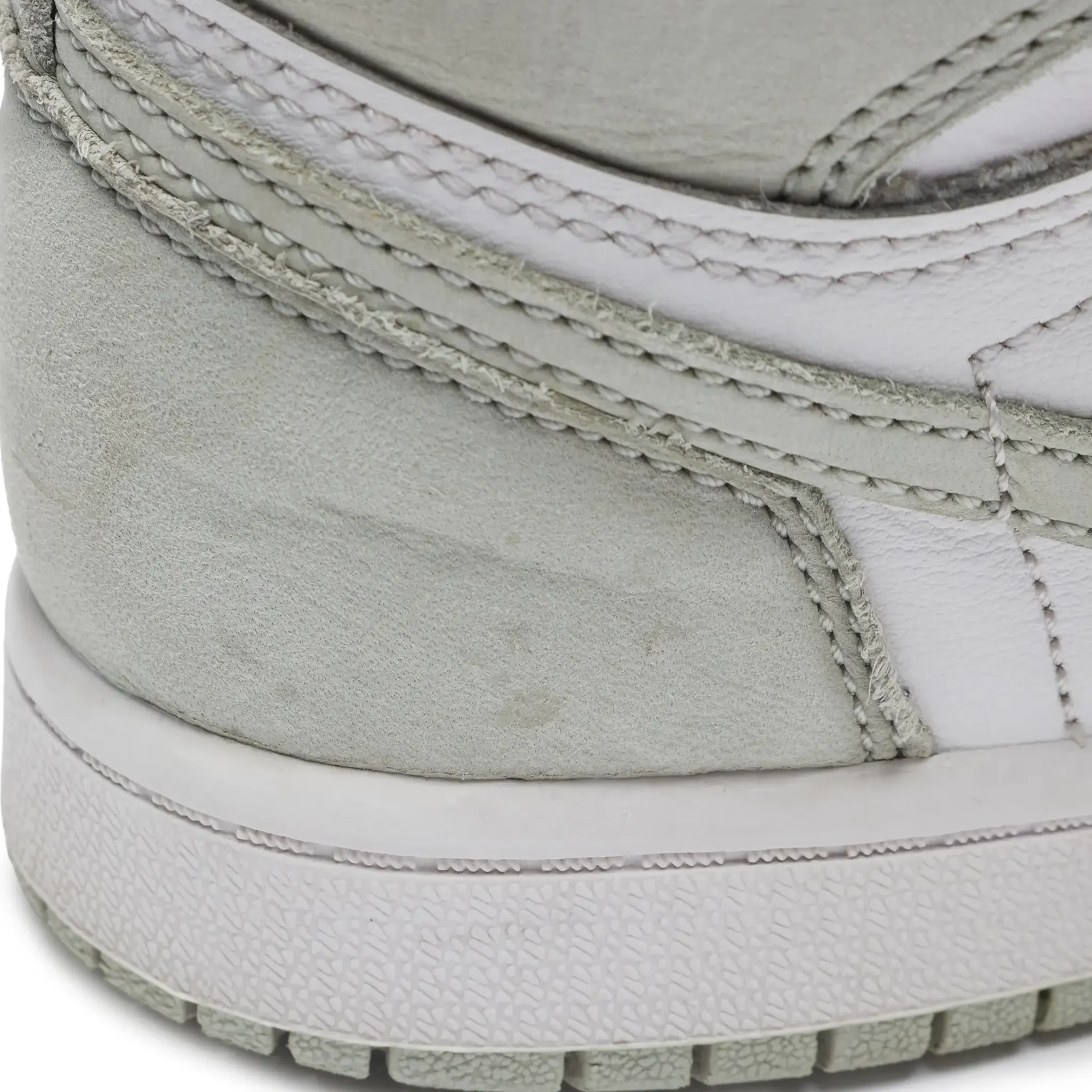 Detailed View of Preloved - Air Jordan 1 Retro High OG Seafoam (PS) CU0449-002