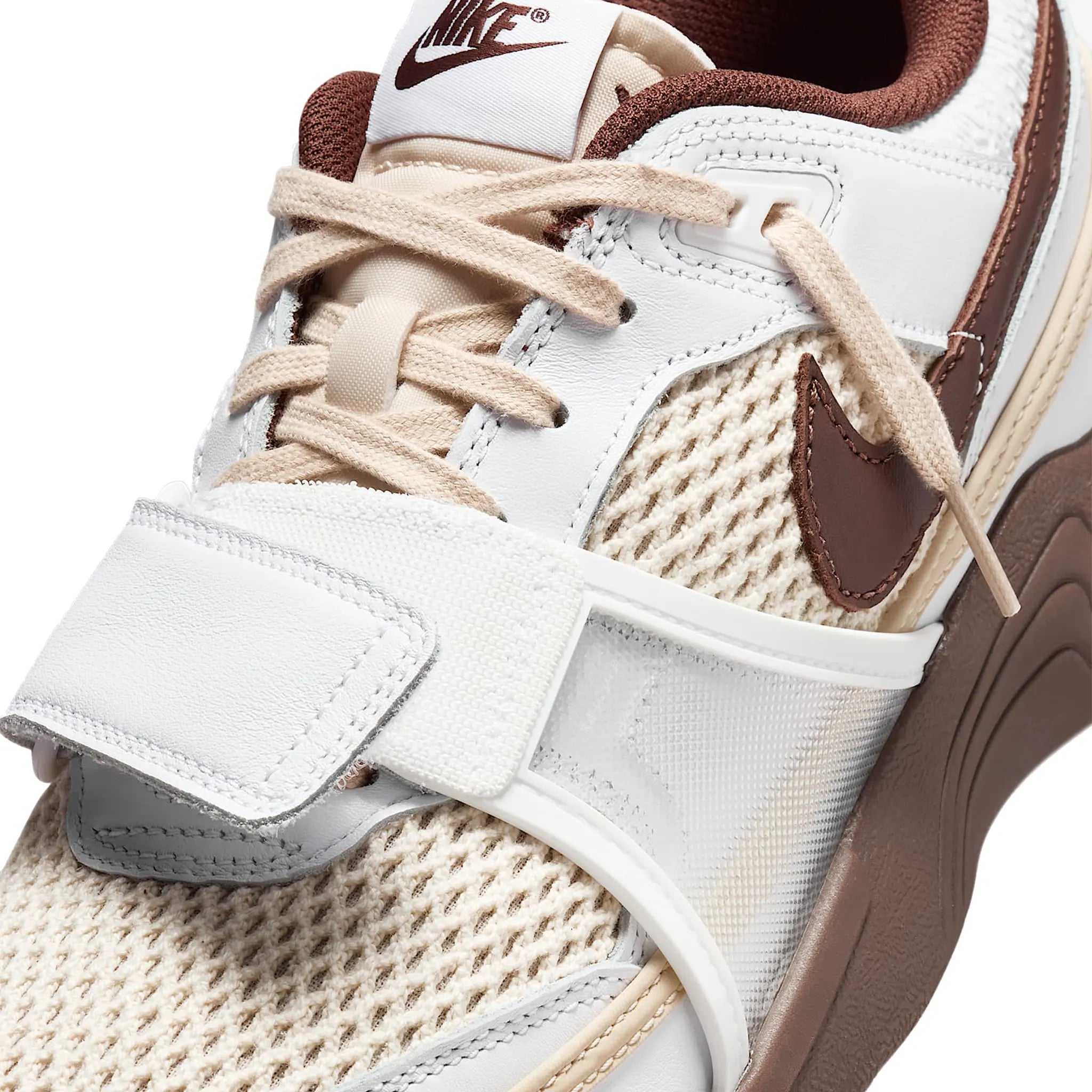 Laces View of Travis Scott X Nike Zoom Field Jaxx Light Chocolate HQ3073-100