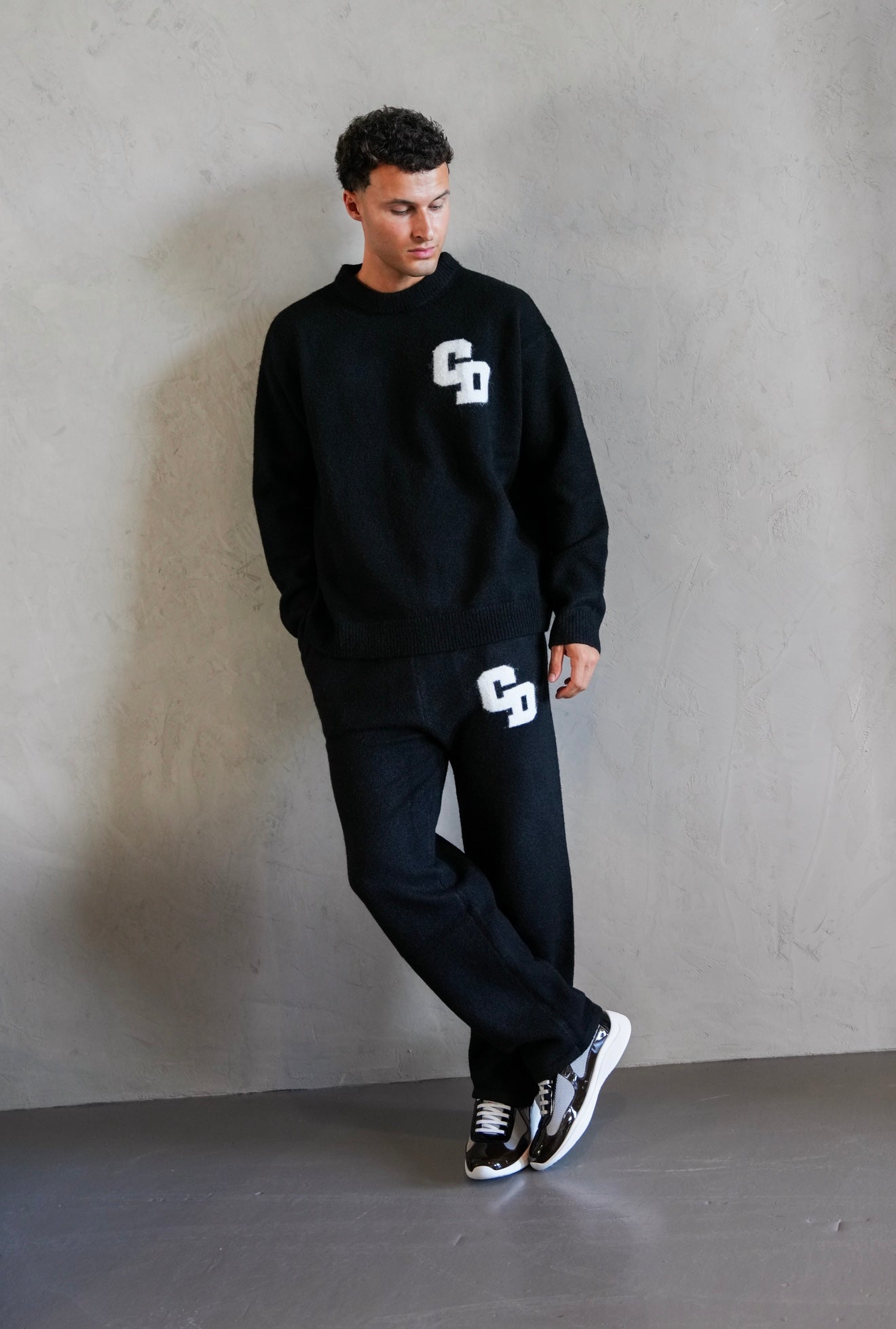 Model view of Cardair CD Logo Knit Black Sweatshirts