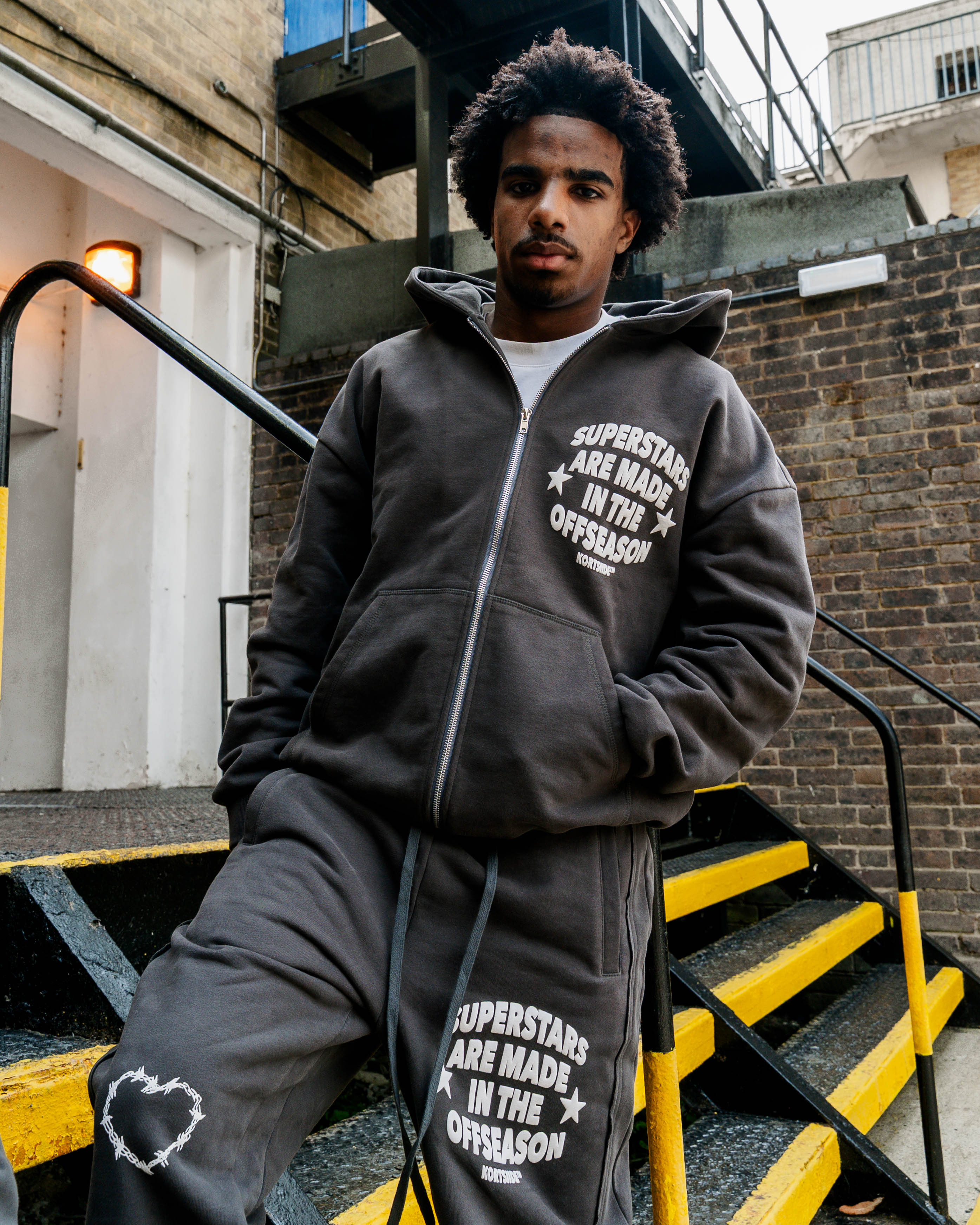 Model view of kortsiide Superstar Charcoal Grey Zipper Hoodie