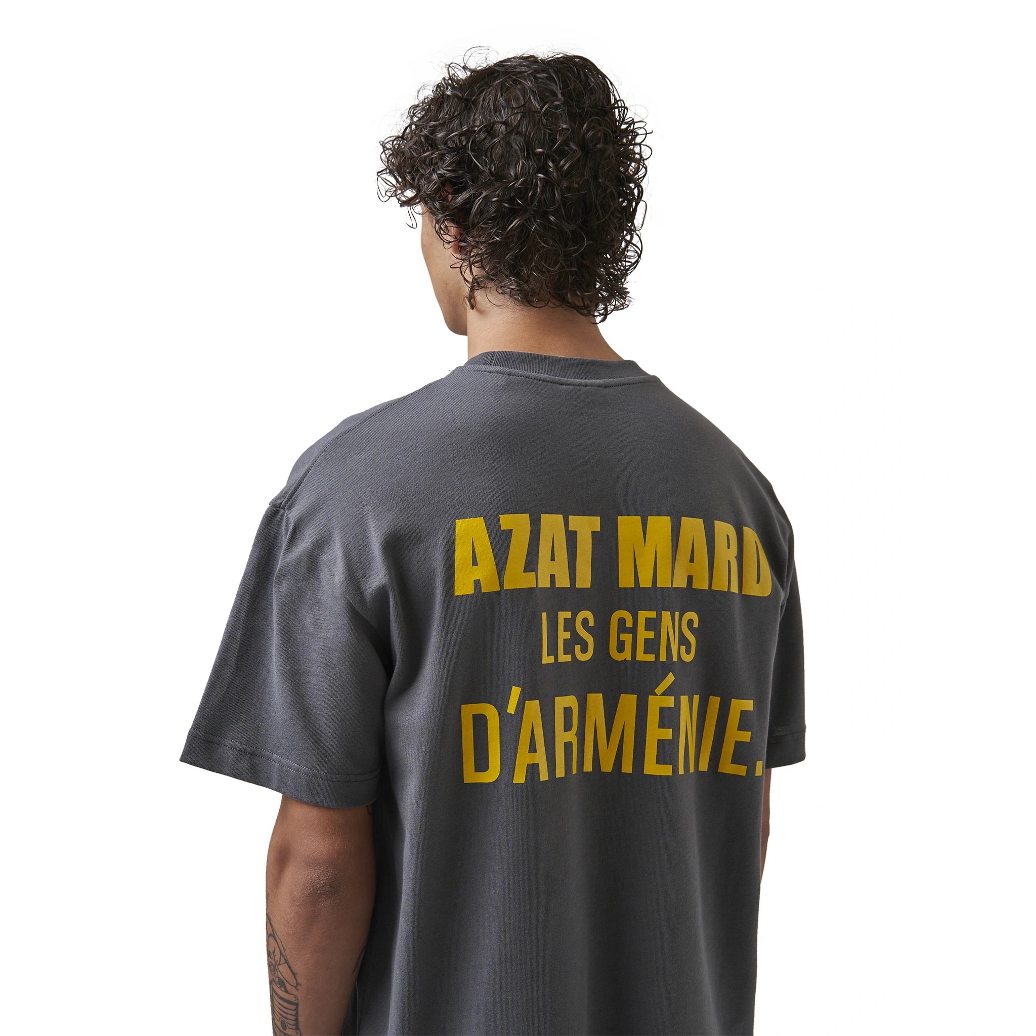 Model Back view of Azat Mard Les Gens T Shirt Charcoal
