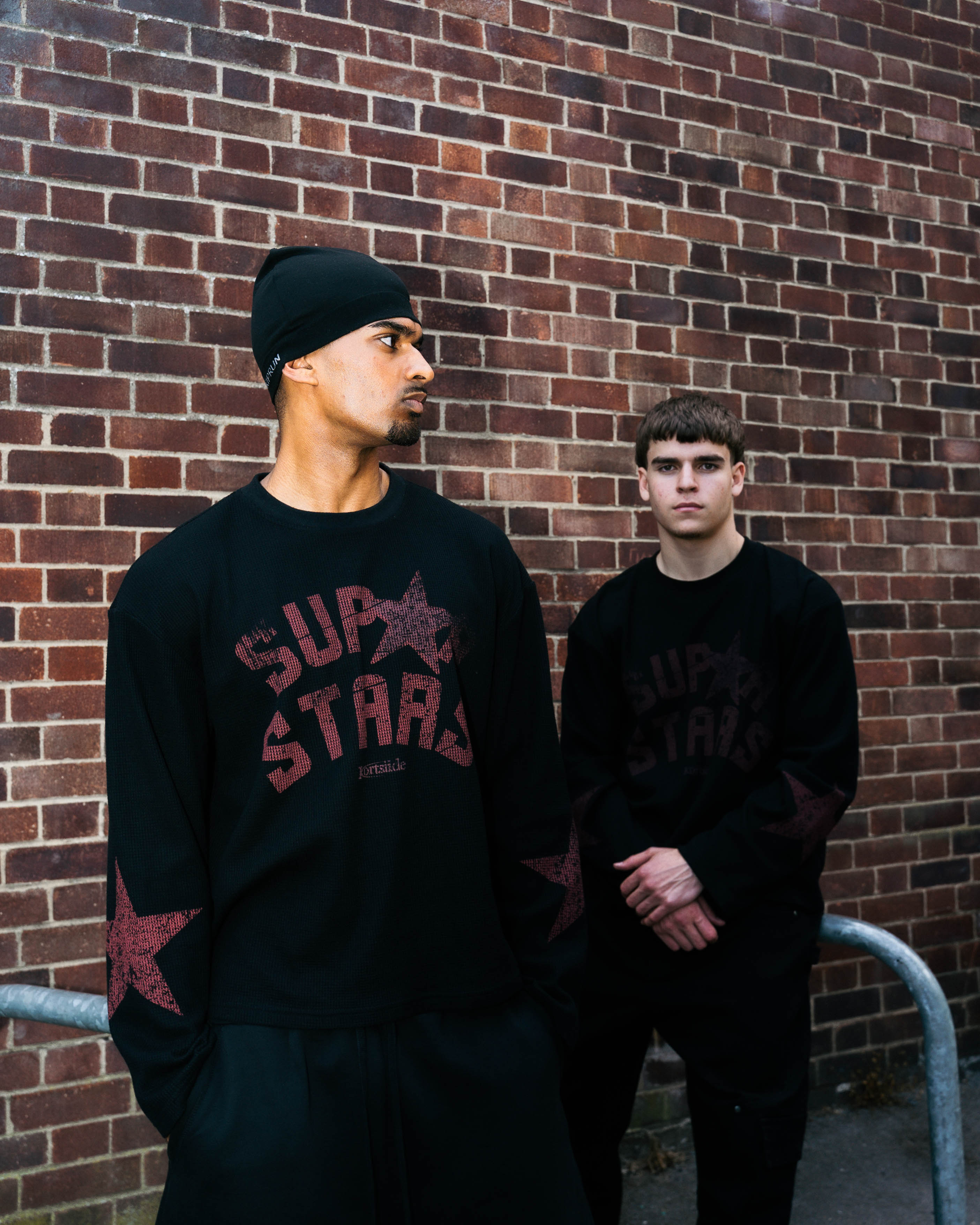 Model view of kortsiide Superstar Era Waffle L/S Black Sweatshirts