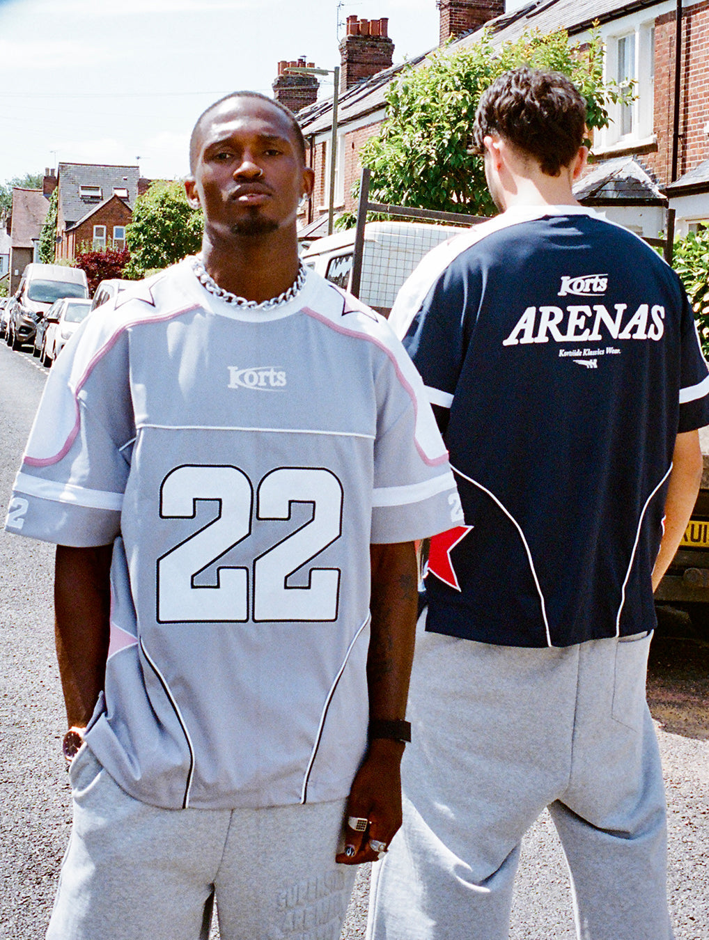 Model view of kortsiide Arenas Jersey Grey T-Shirt