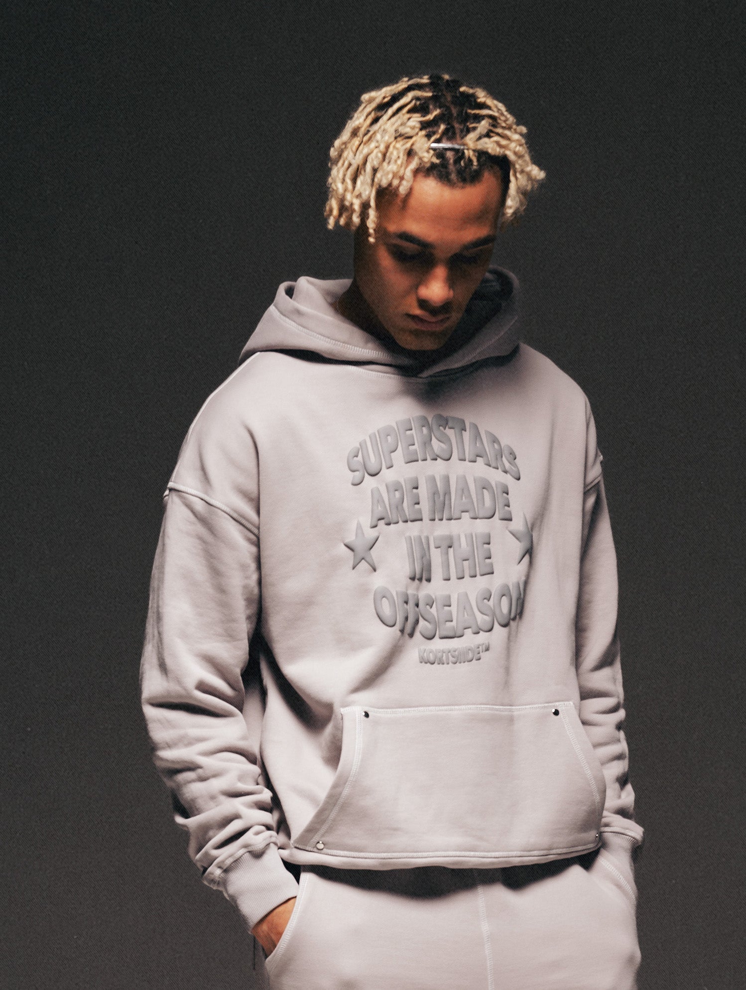 Model view of kortsiide Superstar Stitched Dusk Grey Hoodie