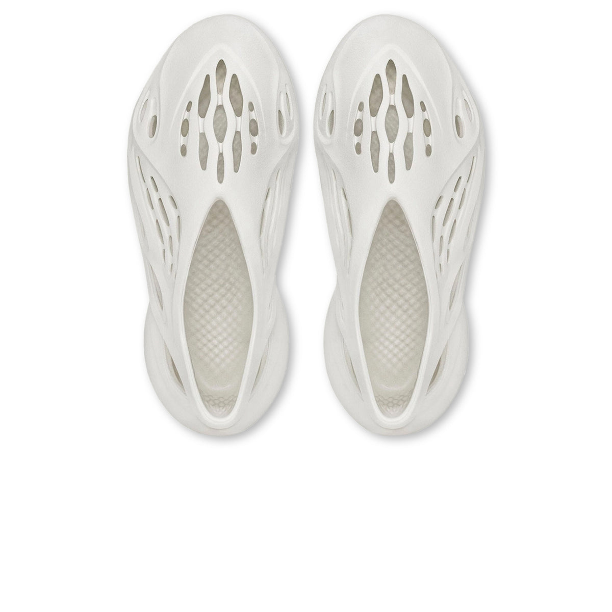 adidas-yeezy-foam-rnnr-sand- 