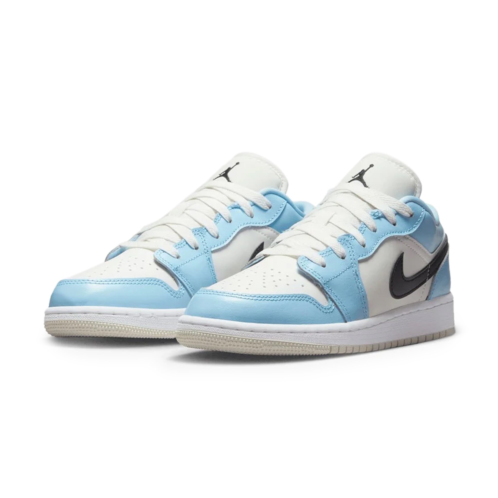Front side view of Air Jordan 1 Low Ice Blue Black (GS) 554723-401