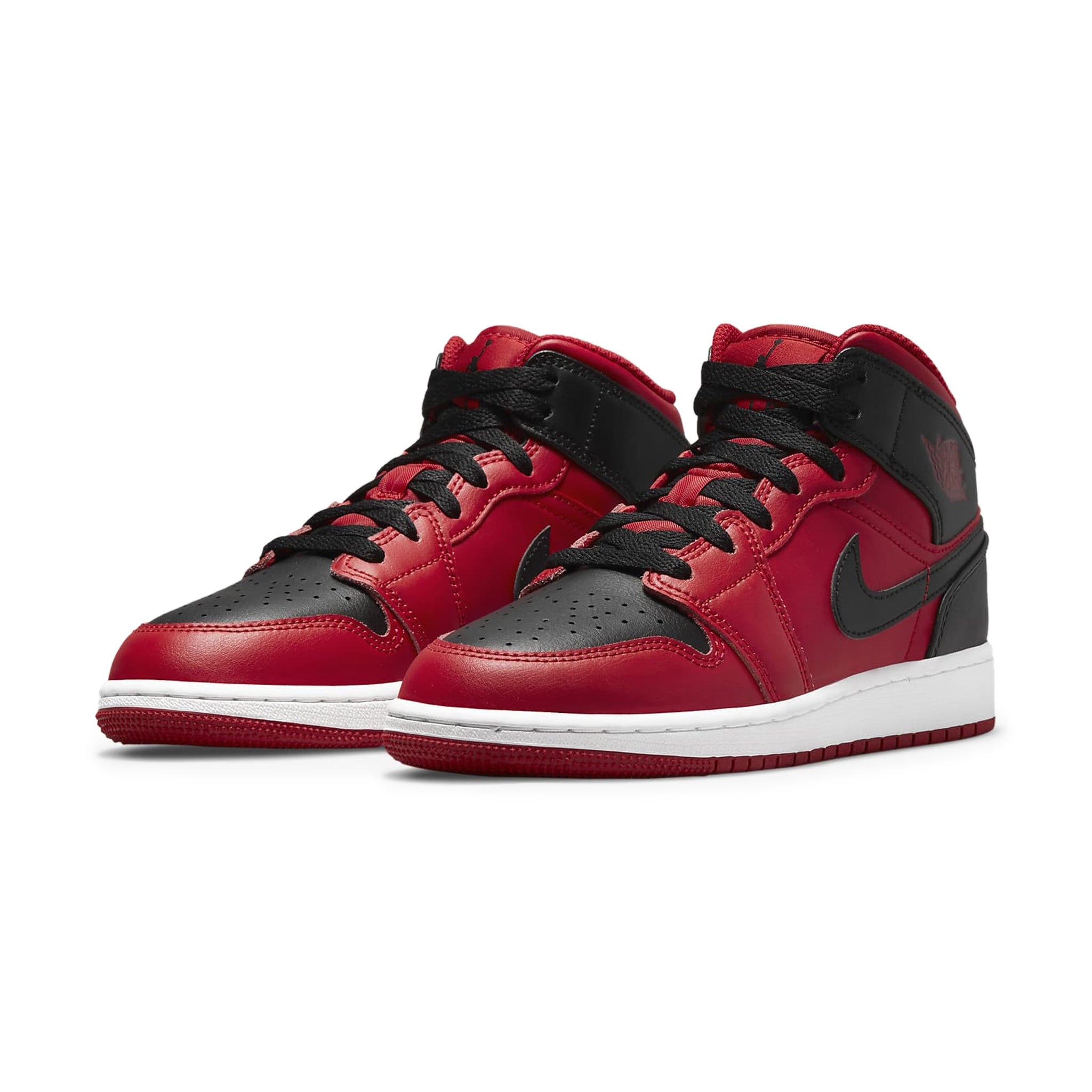 Front side view of Air Jordan 1 Mid Reverse Bred (GS) 554725-660